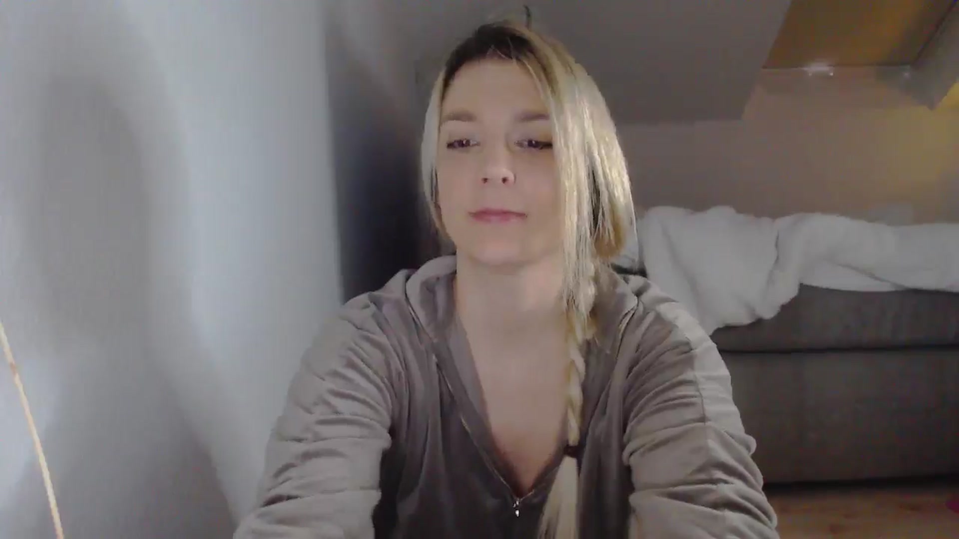 Gallery image thumbnail from AllleeS's myfreecams stream on, 05/06/2025, 16:13 image 14 of 20