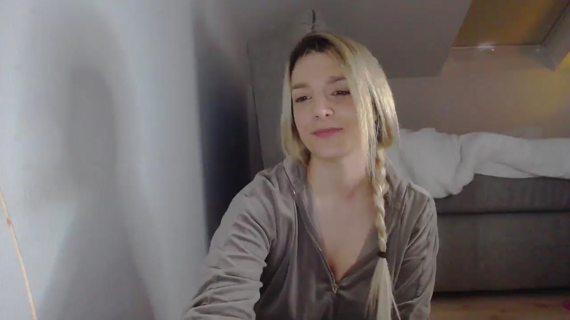 Gallery image thumbnail from AllleeS's myfreecams stream on, 05/06/2025, 16:13 image 19 of 20