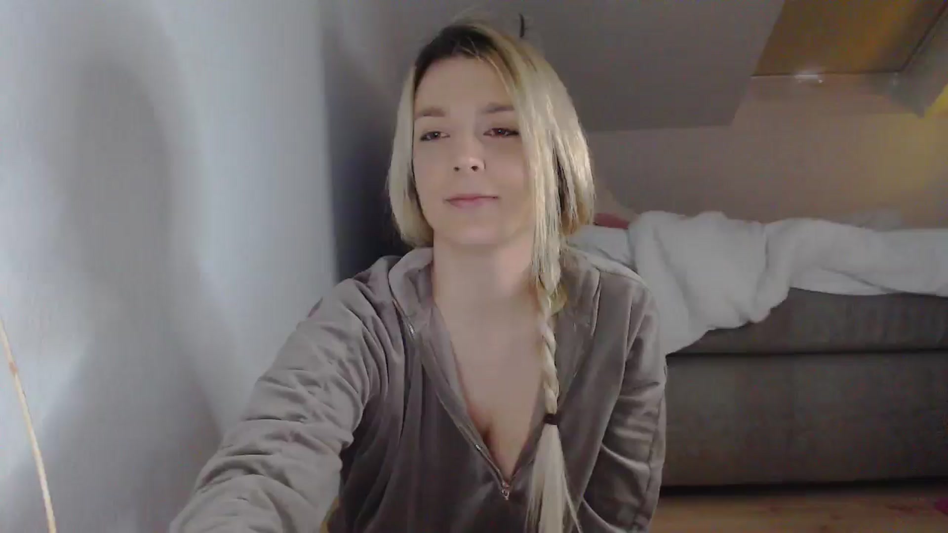 Gallery image thumbnail from AllleeS's myfreecams stream on, 05/06/2025, 16:13 image 3 of 20