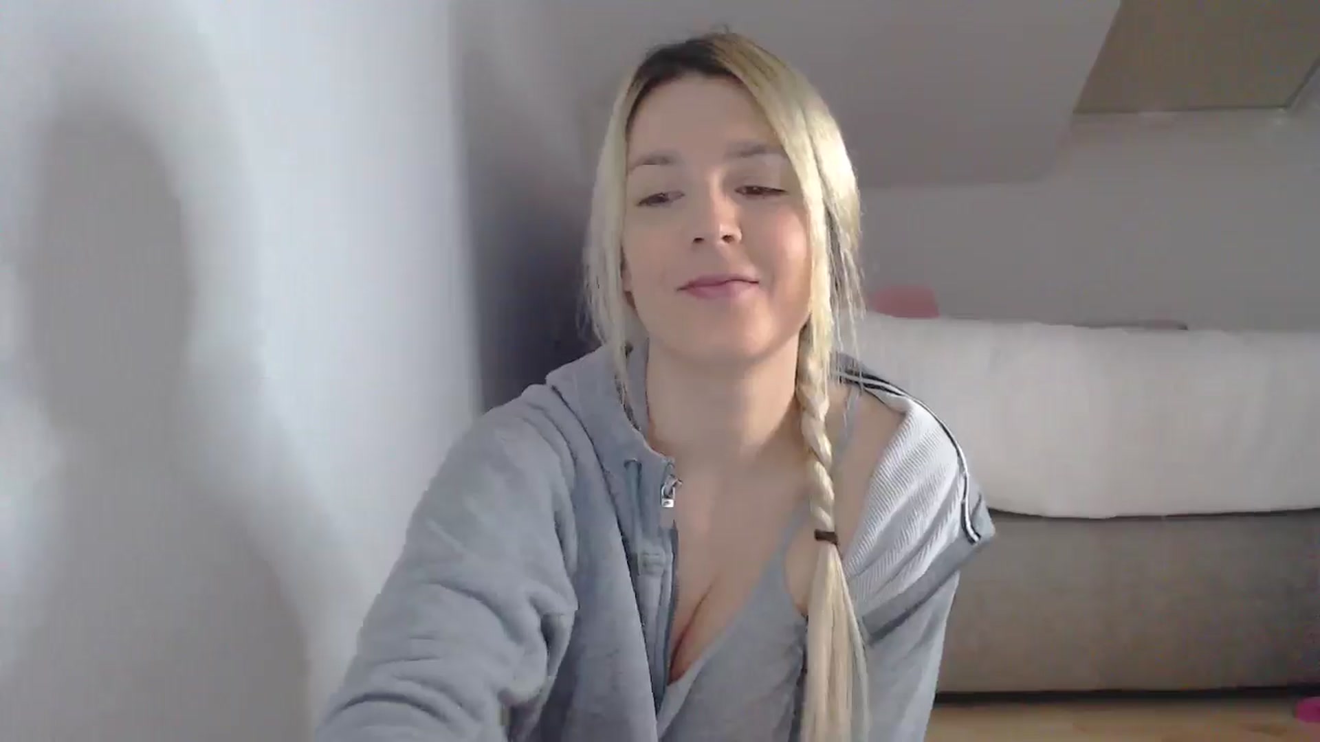 Gallery image thumbnail from AllleeS's myfreecams stream on, 05/08/2025, 12:07 image 8 of 20