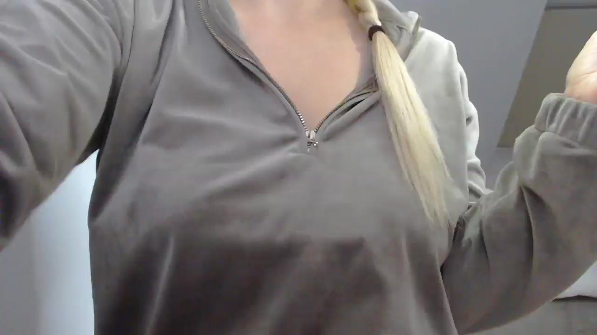 Gallery image thumbnail from AllleeS's myfreecams stream on, 05/08/2025, 12:50 image 11 of 20