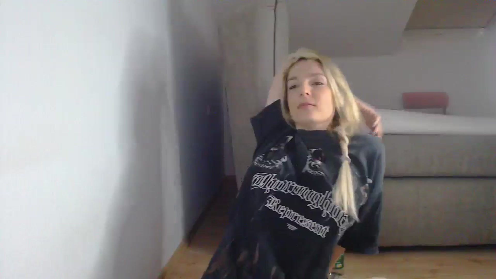 Gallery image thumbnail from AllleeS's myfreecams stream on, 05/20/2025, 12:15 image 8 of 20
