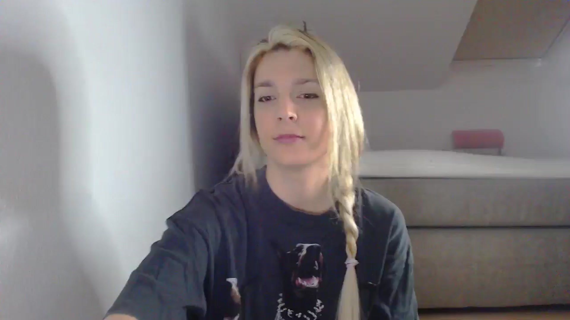 Gallery image thumbnail from AllleeS's myfreecams stream on, 05/20/2025, 12:15 image 3 of 20
