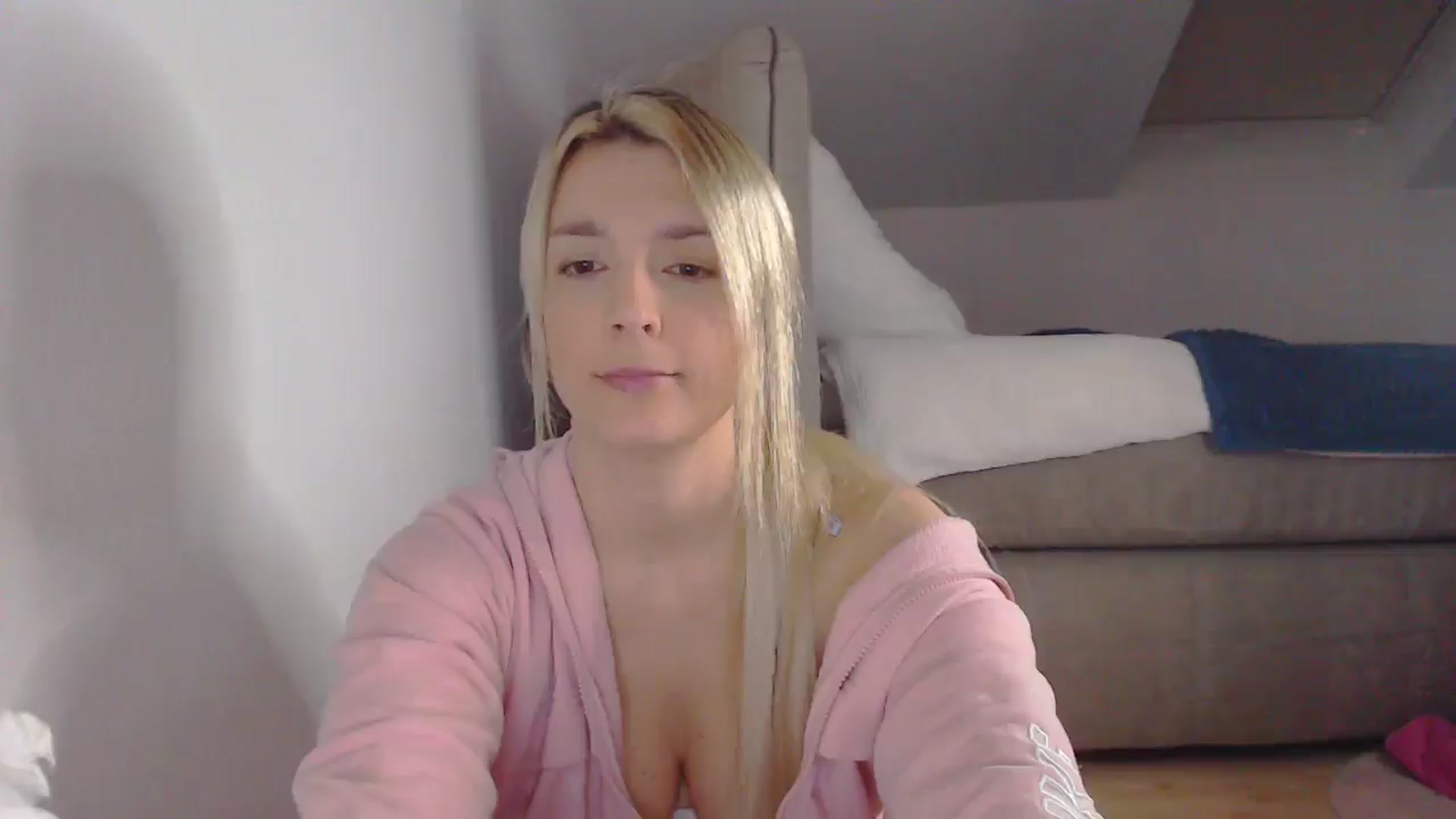 Gallery image thumbnail from AllleeS's myfreecams stream on, 05/27/2025, 12:41 image 14 of 20