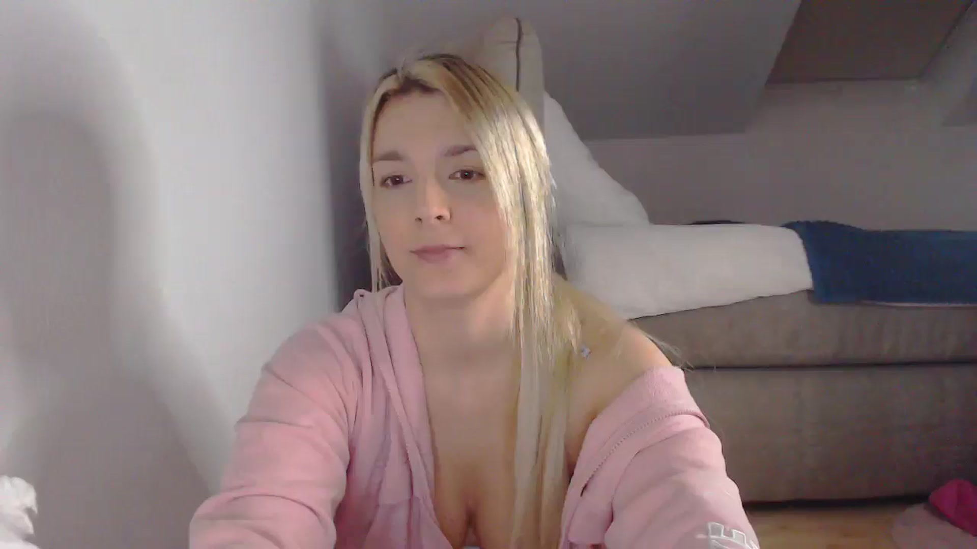 Gallery image thumbnail from AllleeS's myfreecams stream on, 05/27/2025, 12:41 image 12 of 20