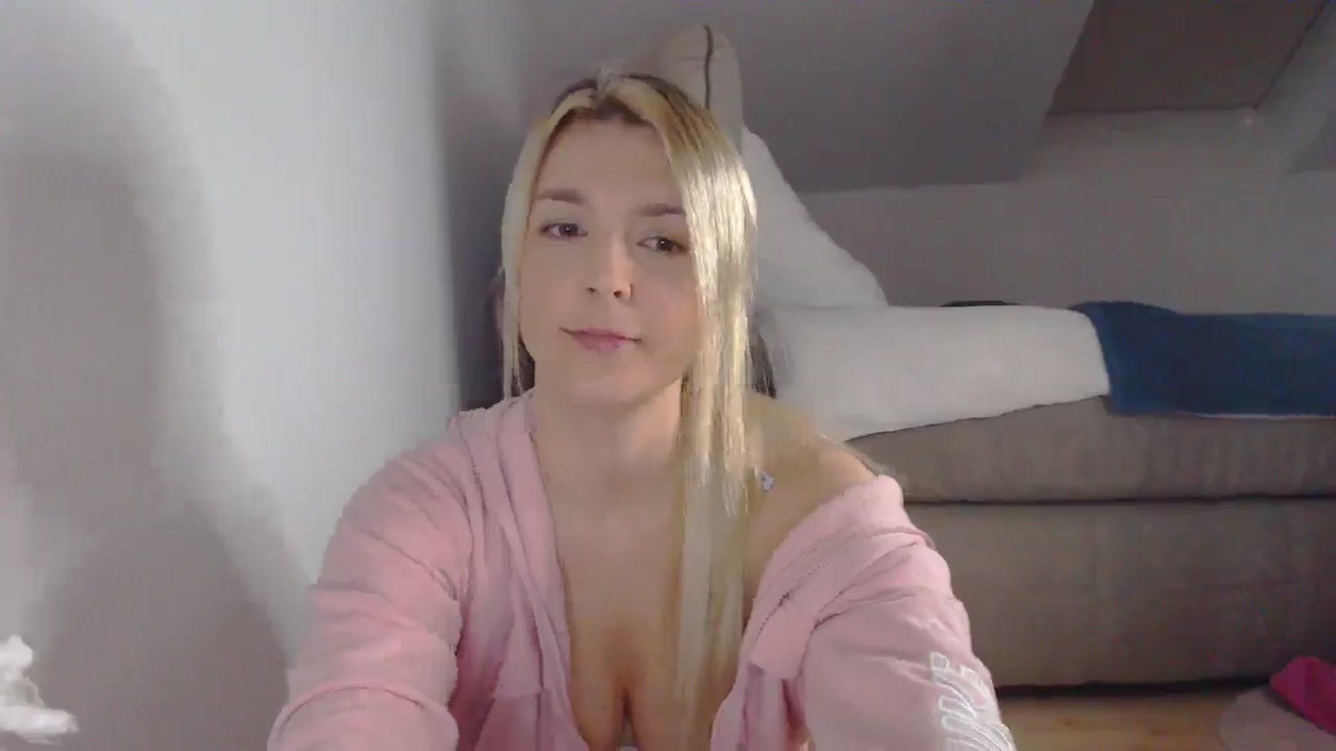 Gallery image thumbnail from AllleeS's myfreecams stream on, 05/27/2025, 12:41 image 19 of 20