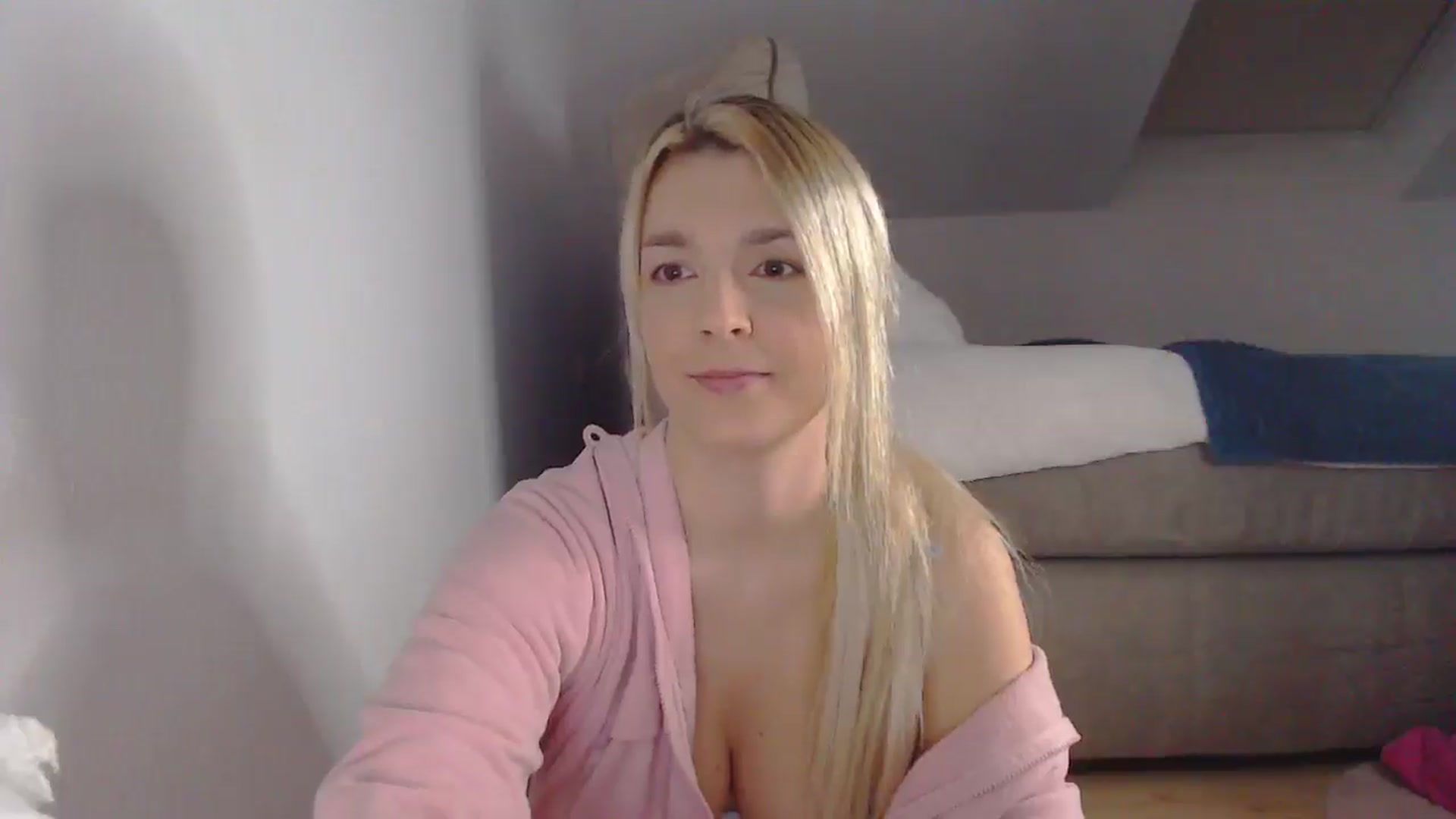 Gallery image thumbnail from AllleeS's myfreecams stream on, 05/27/2025, 12:41 image 6 of 20