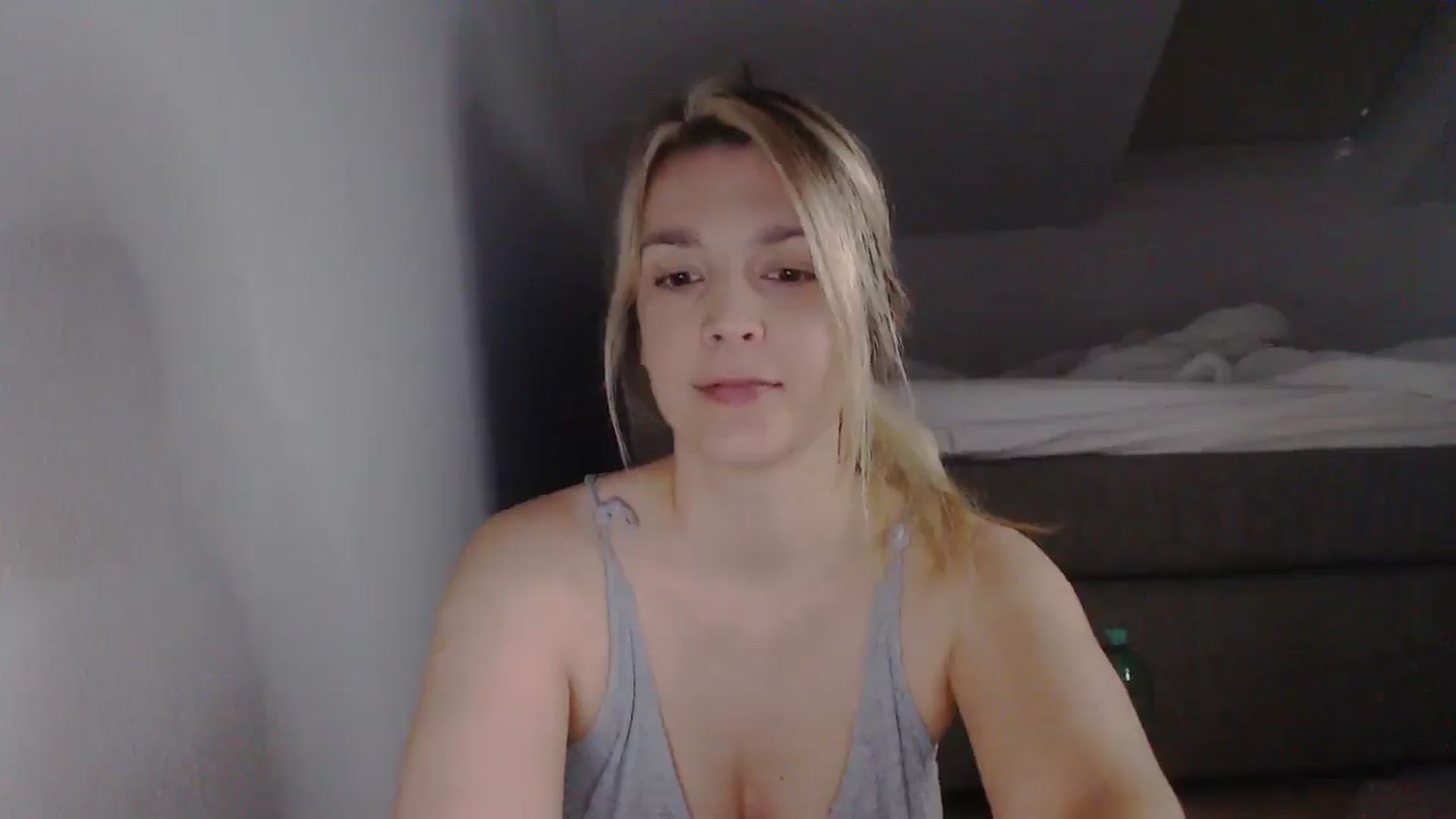 Gallery image thumbnail from AllleeS's myfreecams stream on, 06/05/2025, 12:53 image 6 of 20