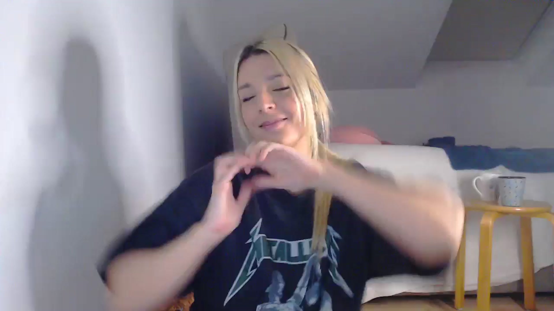 Gallery image thumbnail from AllleeS's myfreecams stream on, 10/15/2025, 13:23 image 17 of 20