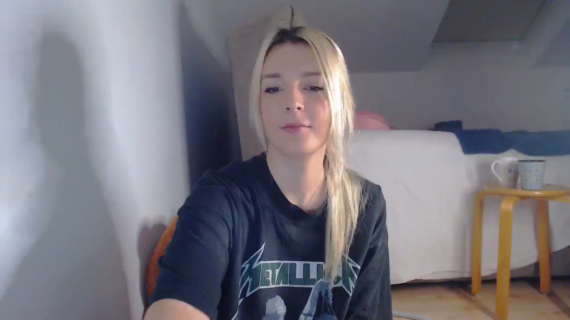 Gallery image thumbnail from AllleeS's myfreecams stream on, 10/15/2025, 13:23 image 6 of 20