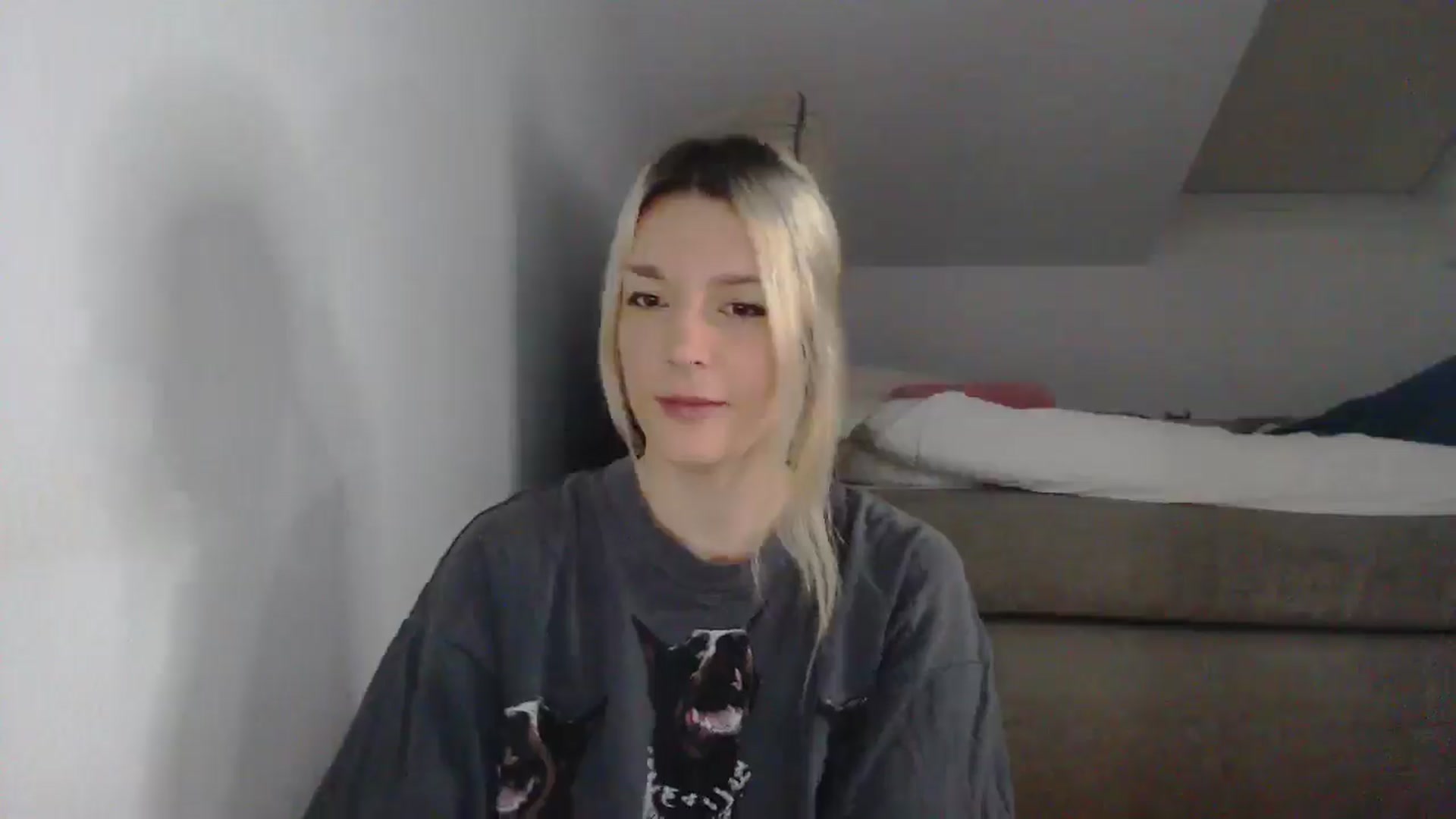 Gallery image thumbnail from AllleeS's myfreecams stream on, 12/03/2025, 14:05 image 19 of 20