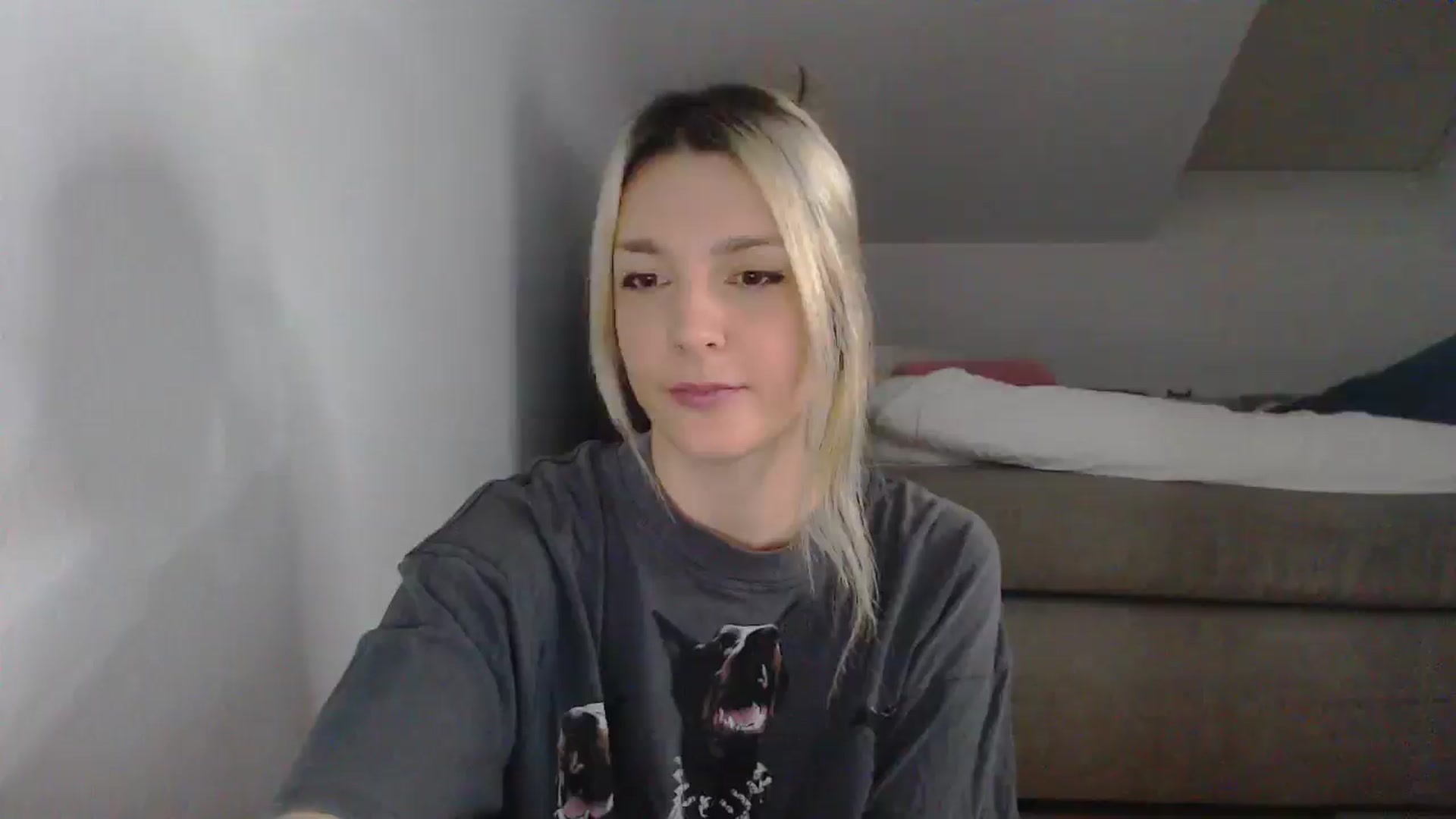 Gallery image thumbnail from AllleeS's myfreecams stream on, 12/03/2025, 14:05 image 12 of 20