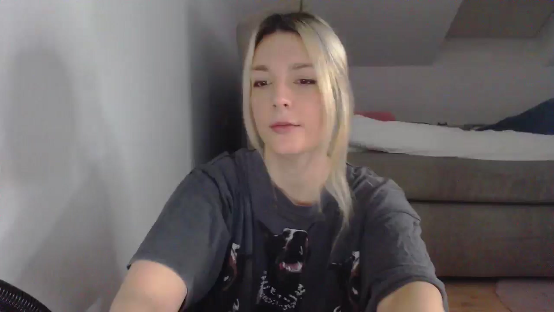 Gallery image thumbnail from AllleeS's myfreecams stream on, 12/03/2025, 14:05 image 7 of 20