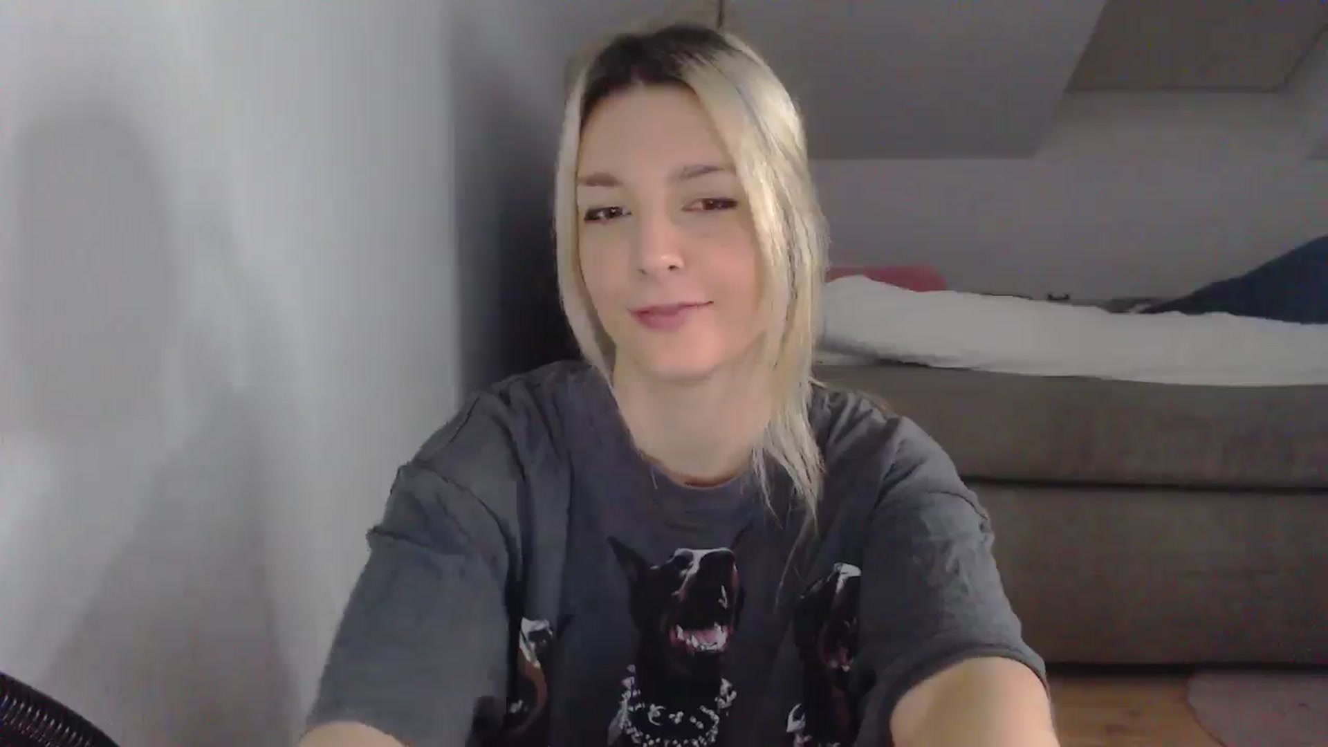 Gallery image thumbnail from AllleeS's myfreecams stream on, 12/03/2025, 14:05 image 4 of 20
