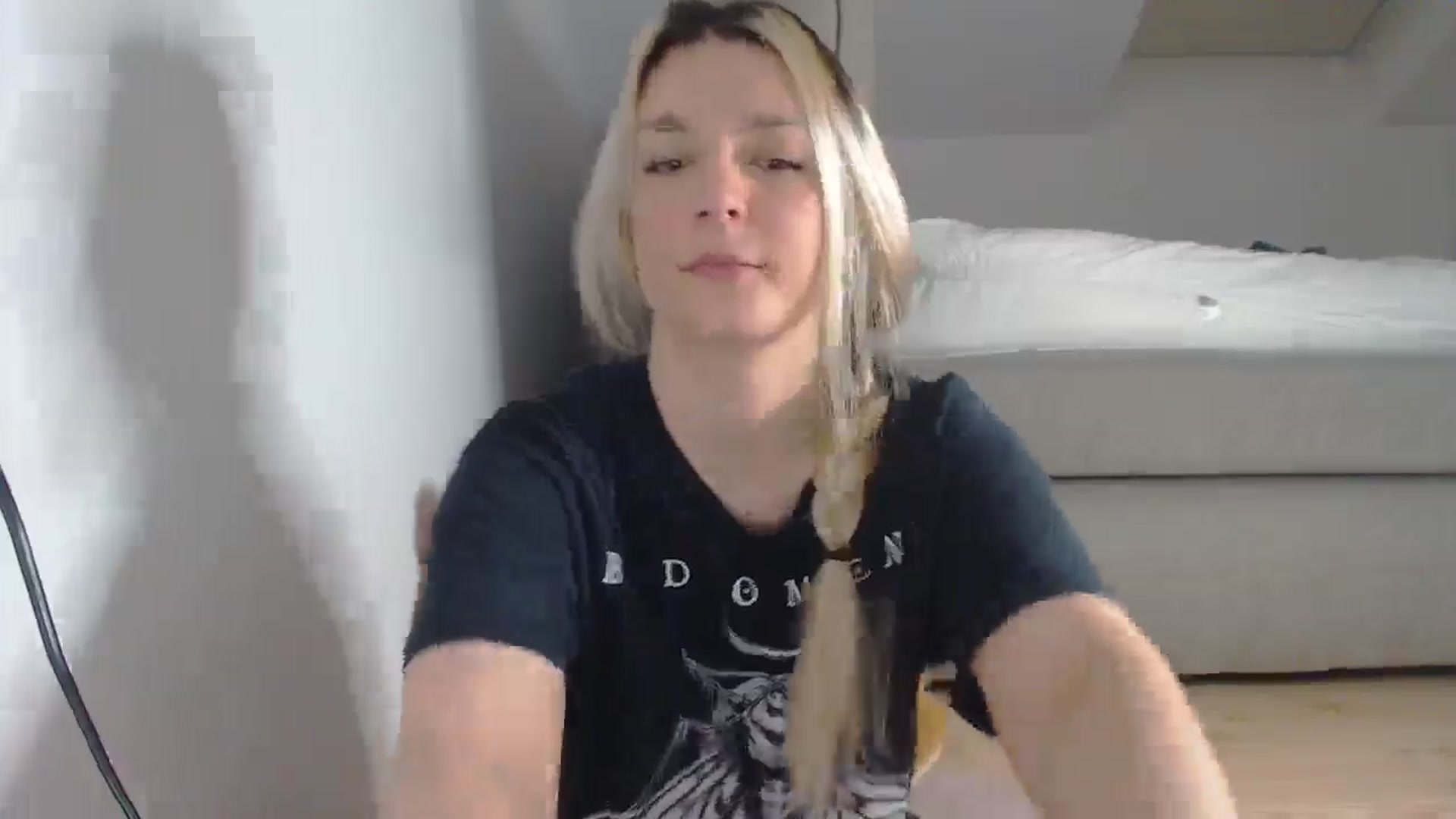 Gallery image thumbnail from AllleeS's myfreecams stream on, 04/15/2026, 13:23 image 2 of 20