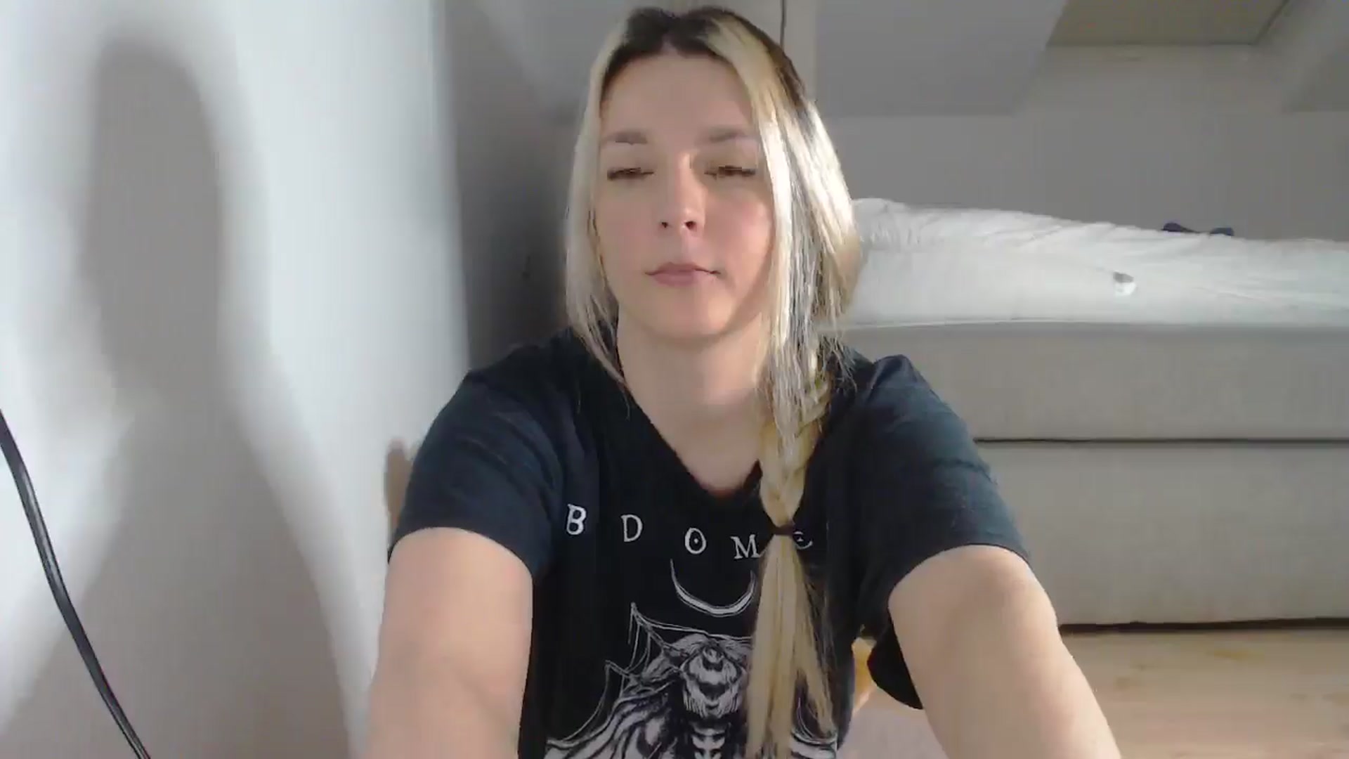 Gallery image thumbnail from AllleeS's myfreecams stream on, 04/15/2026, 13:23 image 5 of 20