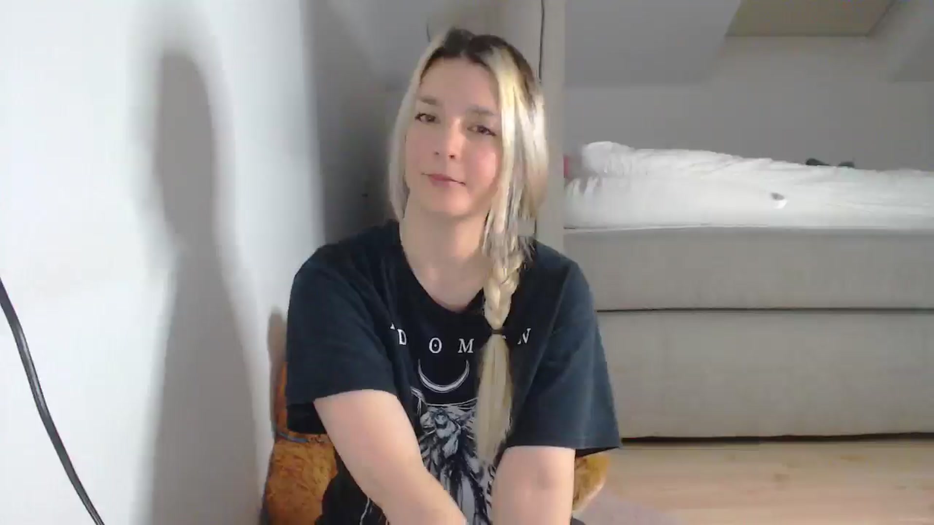 Gallery image thumbnail from AllleeS's myfreecams stream on, 04/15/2026, 13:23 image 8 of 20