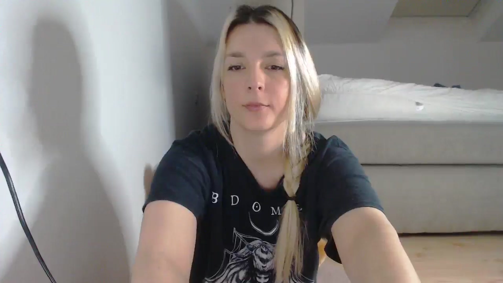 Gallery image thumbnail from AllleeS's myfreecams stream on, 04/15/2026, 13:23 image 6 of 20