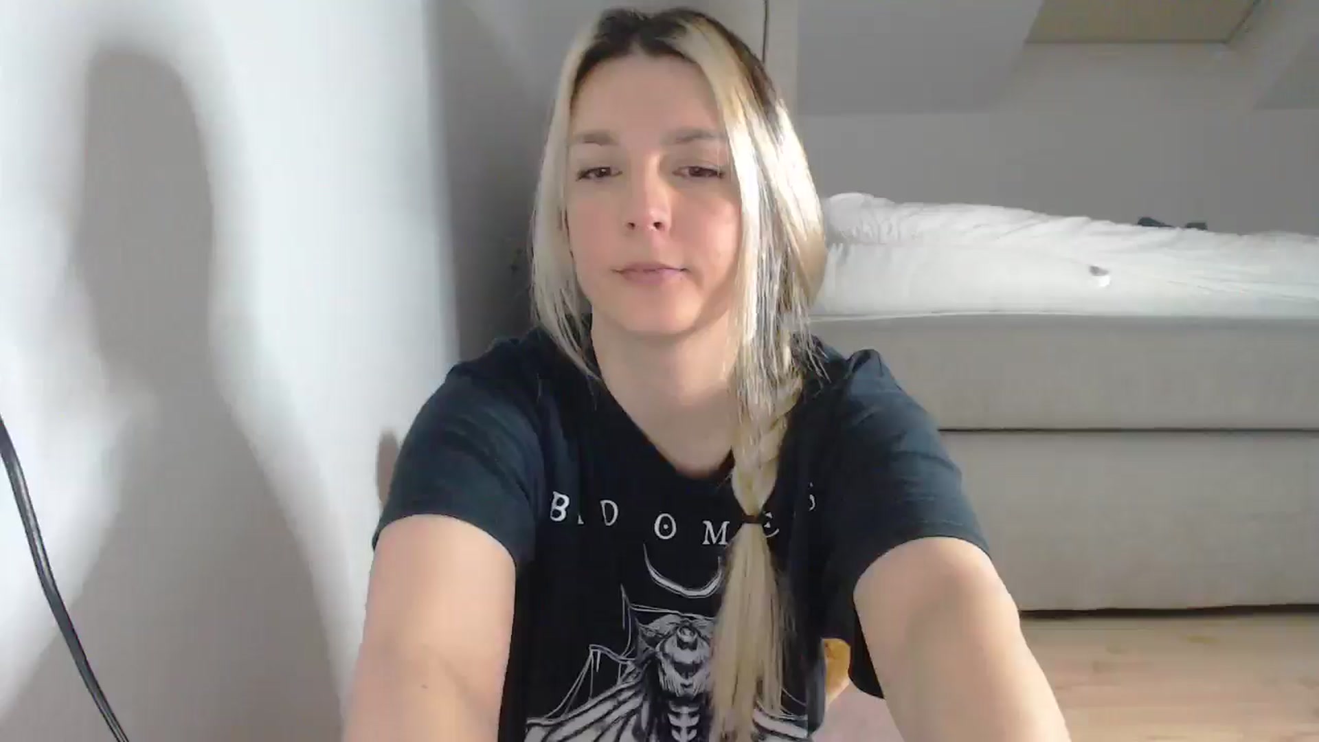 Gallery image thumbnail from AllleeS's myfreecams stream on, 04/15/2026, 13:23 image 4 of 20