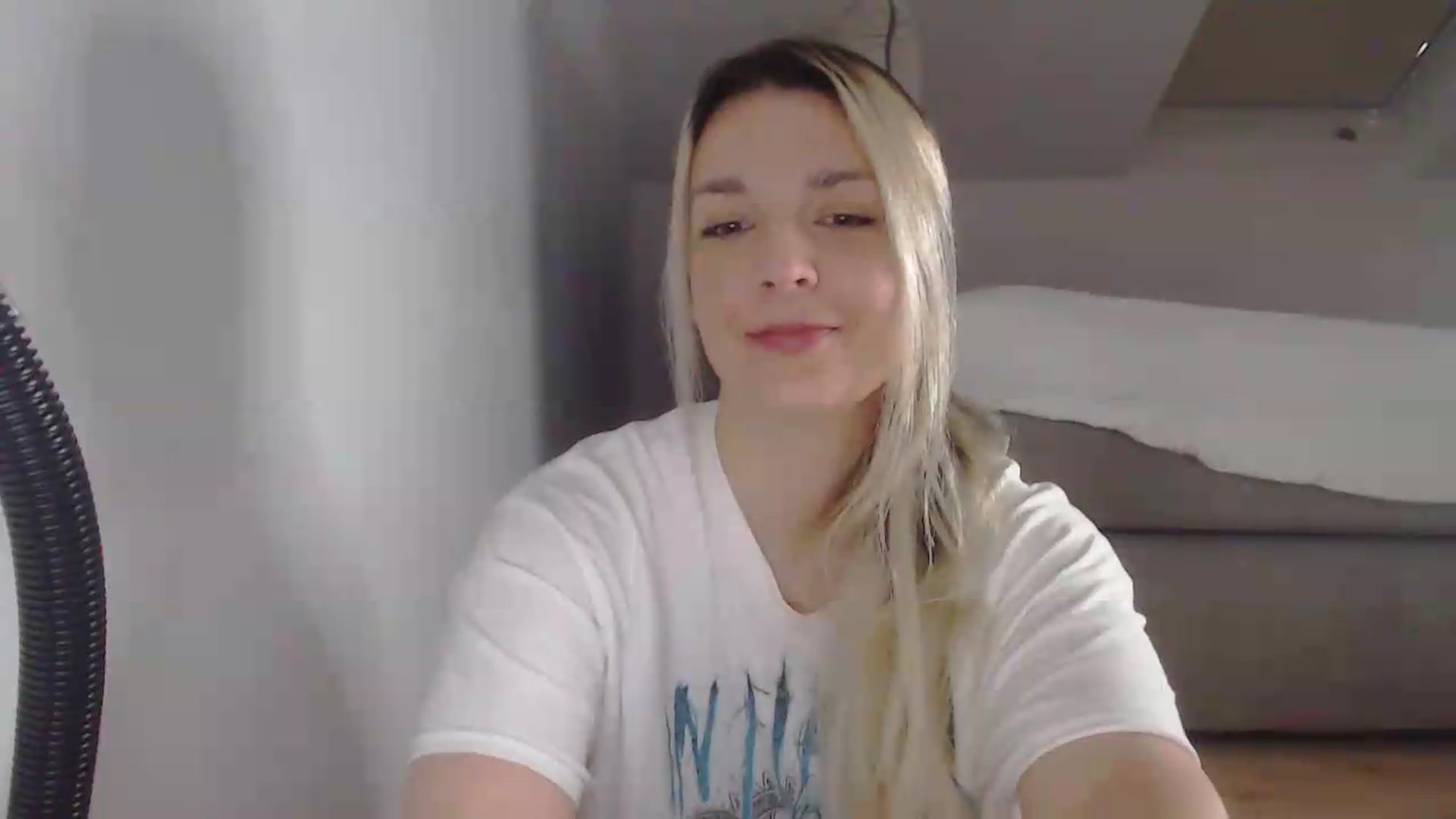 Gallery image thumbnail from AllleeS's myfreecams stream on, 05/31/2026, 12:17 image 2 of 20