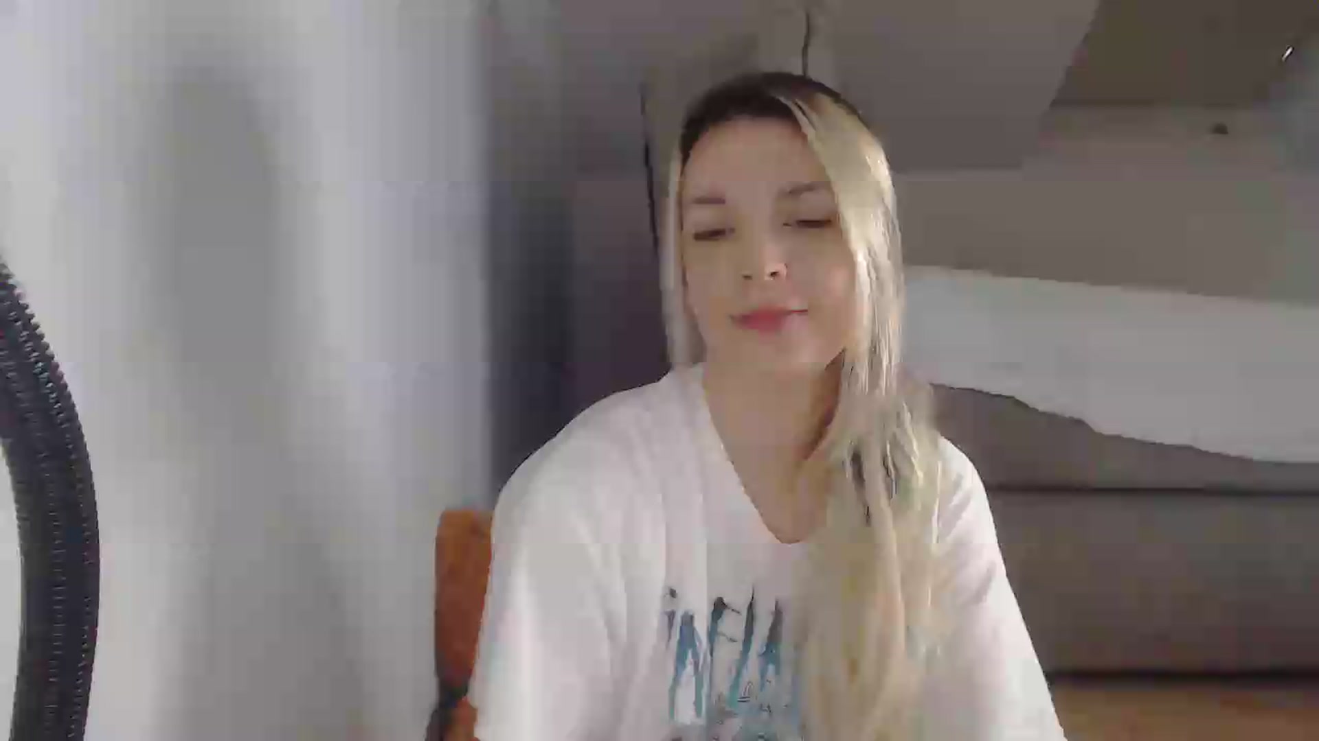 Gallery image thumbnail from AllleeS's myfreecams stream on, 05/31/2026, 12:17 image 4 of 20