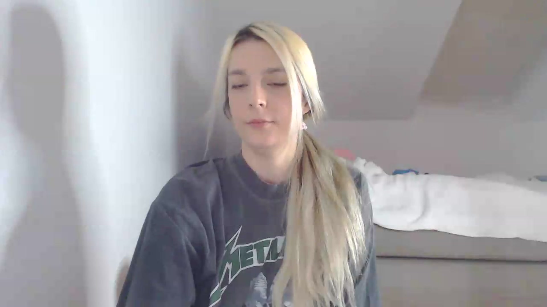 Gallery image thumbnail from AllleeS's myfreecams stream on, 07/22/2026, 13:04 image 17 of 20