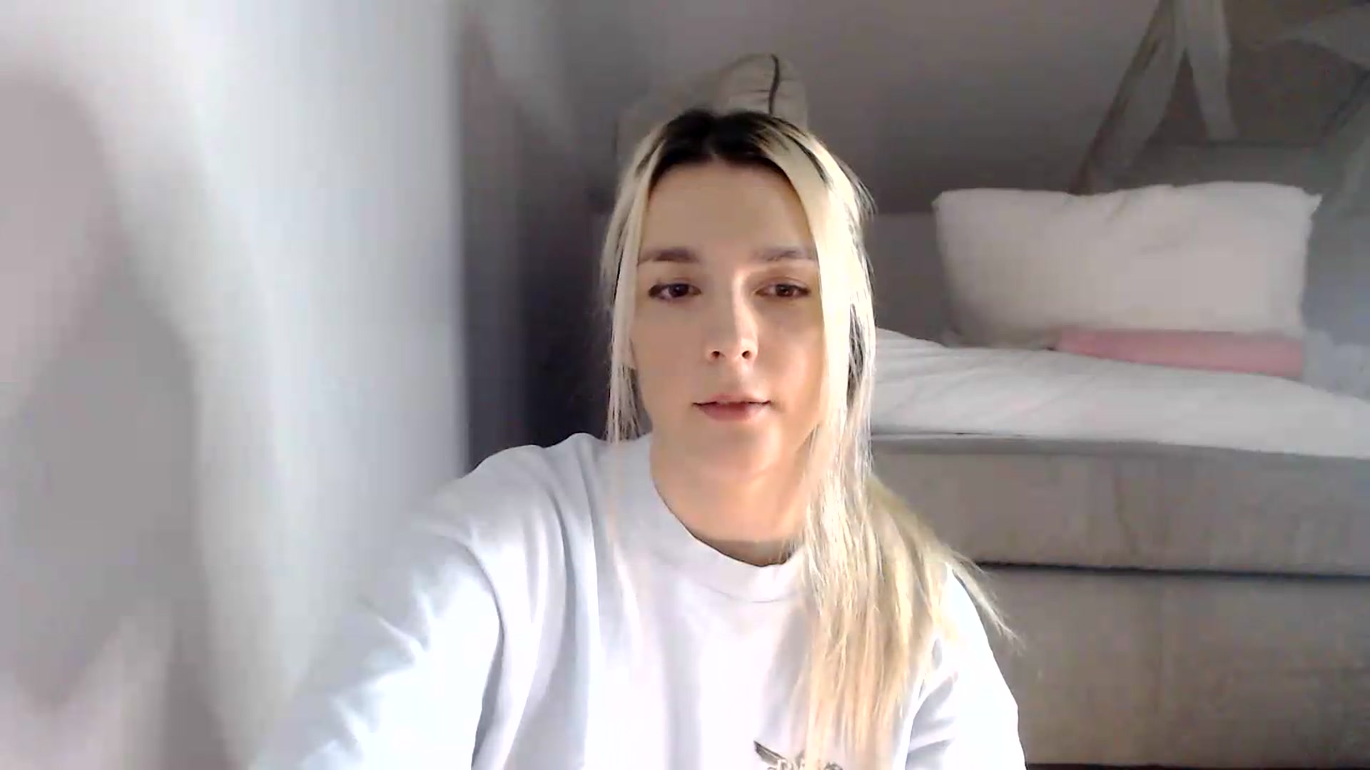 Gallery image thumbnail from AllleeS's myfreecams stream on, 08/28/2026, 13:07 image 4 of 20