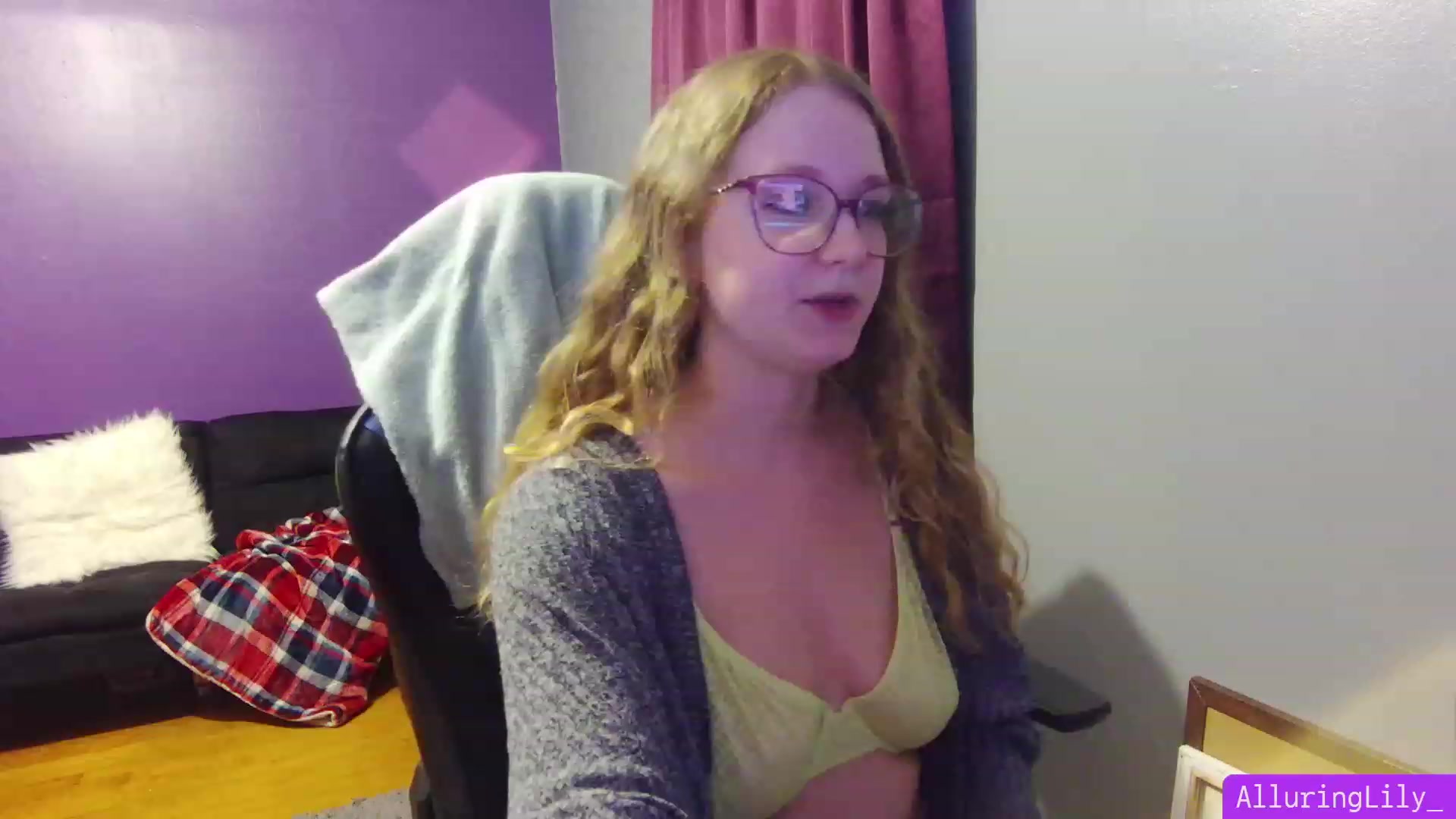 Gallery image thumbnail from AlluringLily_'s myfreecams stream on, 07/28/2023, 03:51 image 4 of 20