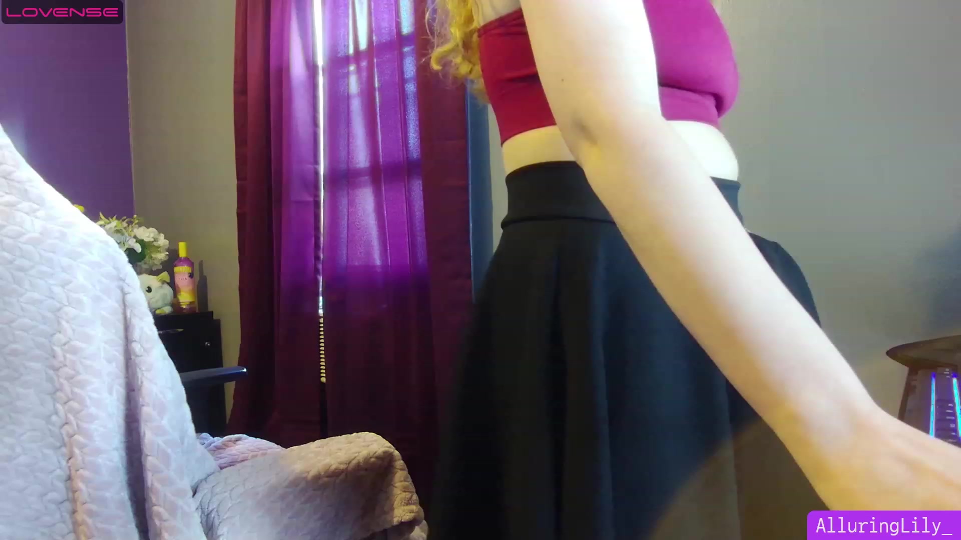 Gallery image thumbnail from AlluringLily_'s myfreecams stream on, 08/11/2023, 22:35 image 10 of 20
