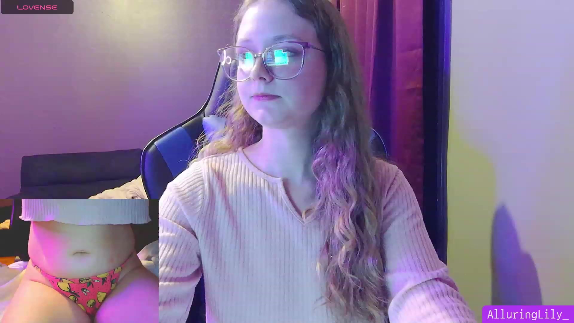 Gallery image thumbnail from AlluringLily_'s myfreecams stream on, 09/01/2023, 02:31 image 15 of 20