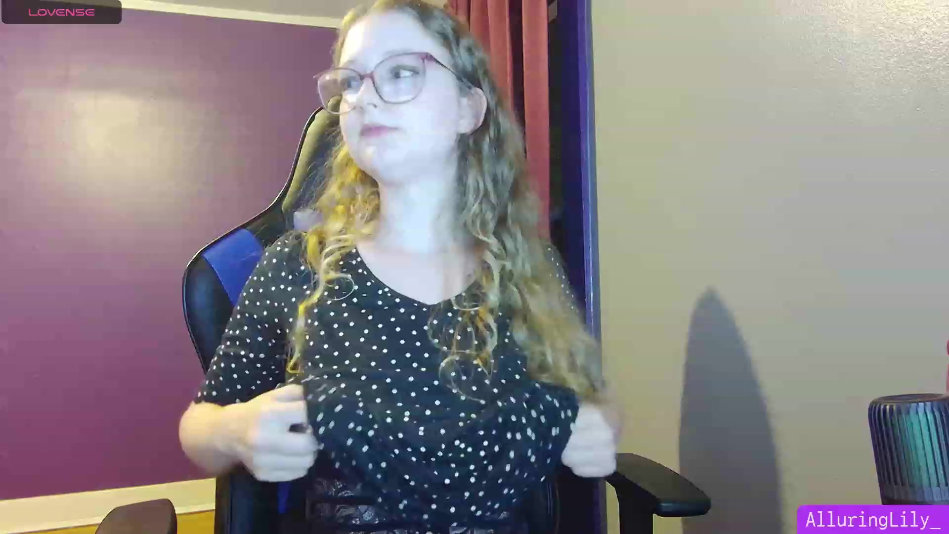 Gallery image thumbnail from AlluringLily_'s myfreecams stream on, 10/21/2023, 05:57 image 9 of 20