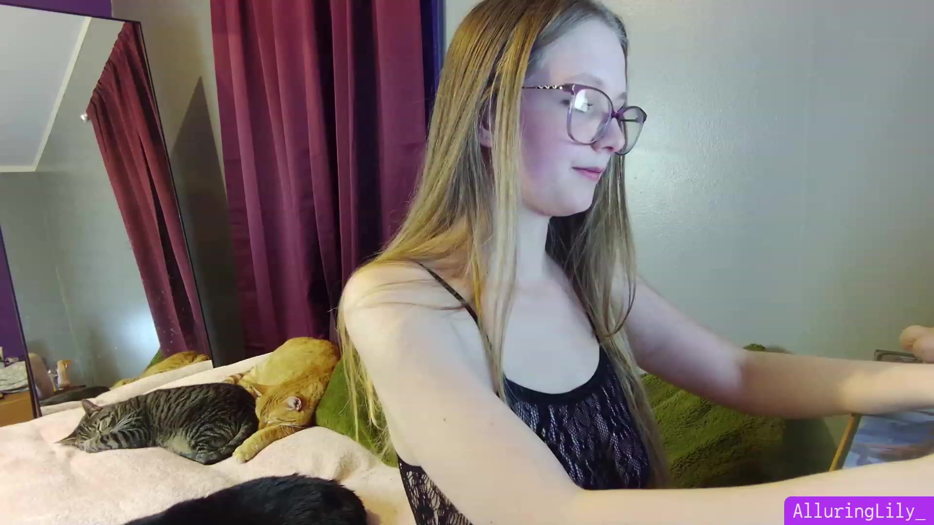 Gallery image thumbnail from AlluringLily_'s myfreecams stream on, 11/21/2023, 24:04 image 1 of 20