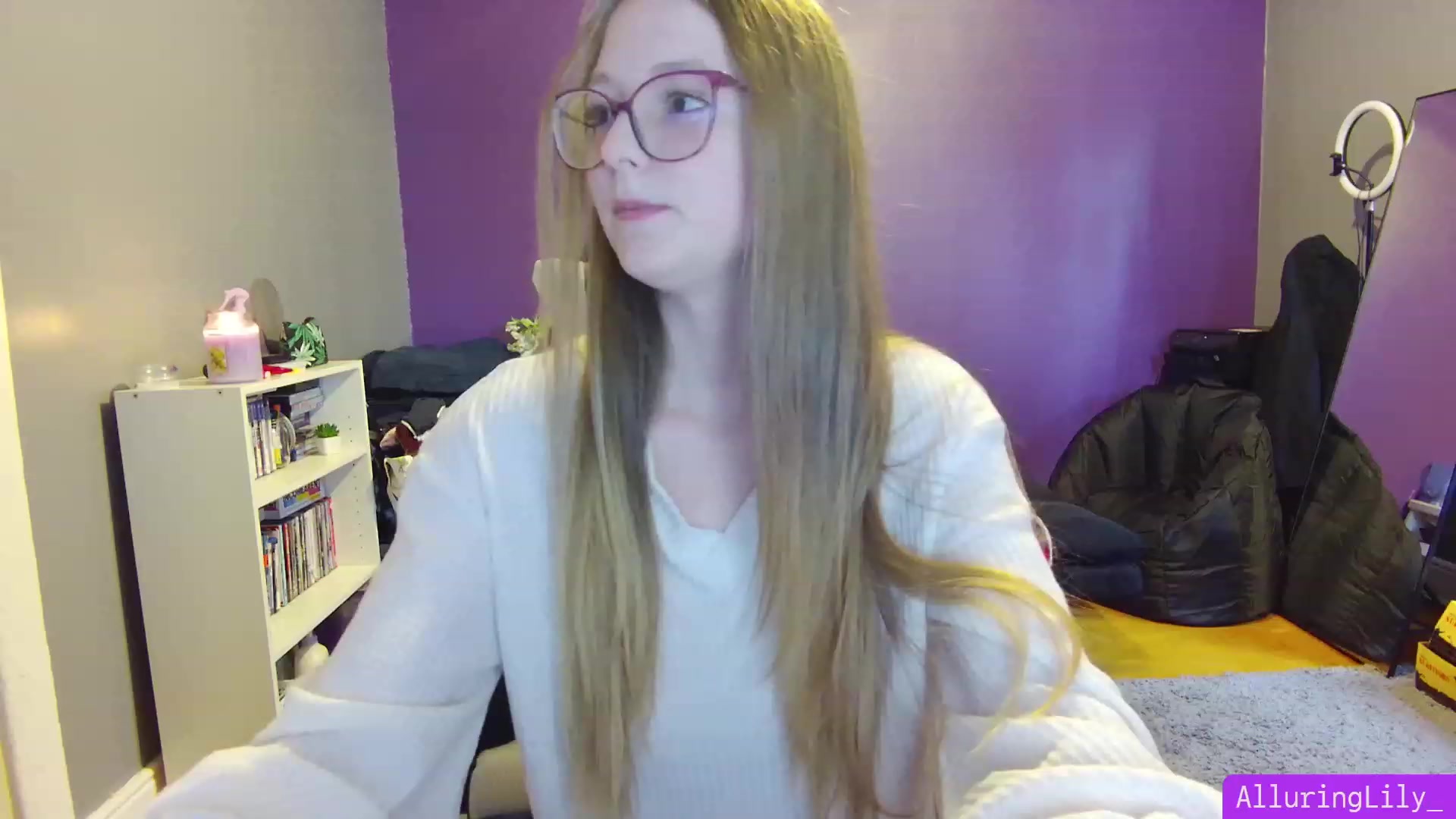 Gallery image thumbnail from AlluringLily_'s myfreecams stream on, 12/05/2023, 19:05 image 2 of 20