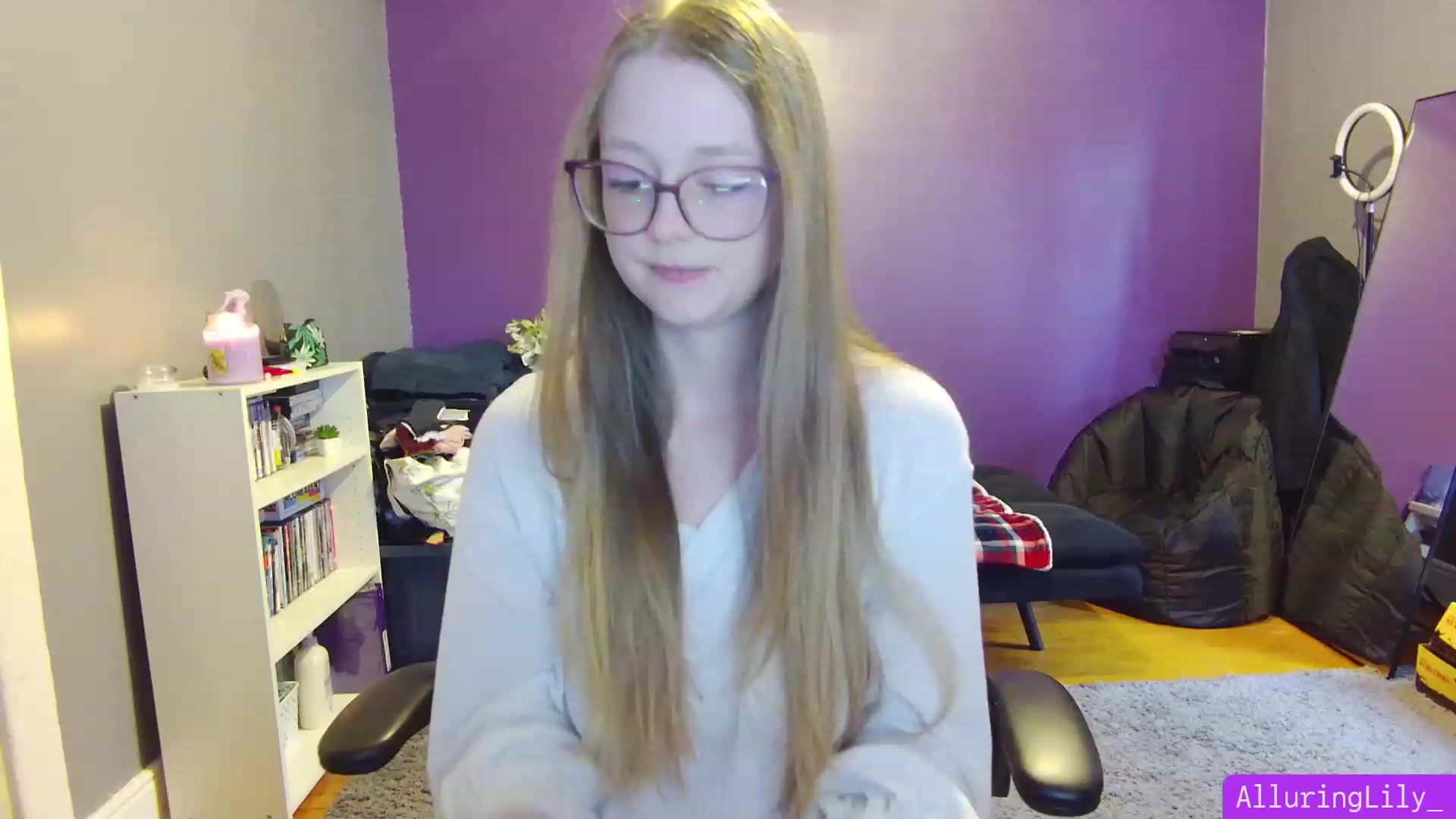 Gallery image thumbnail from AlluringLily_'s myfreecams stream on, 12/05/2023, 19:05 image 3 of 20