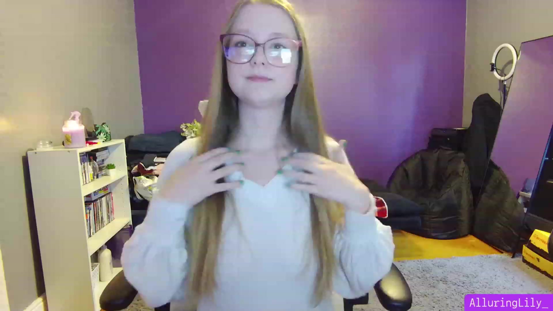 Gallery image thumbnail from AlluringLily_'s myfreecams stream on, 12/05/2023, 19:05 image 5 of 20
