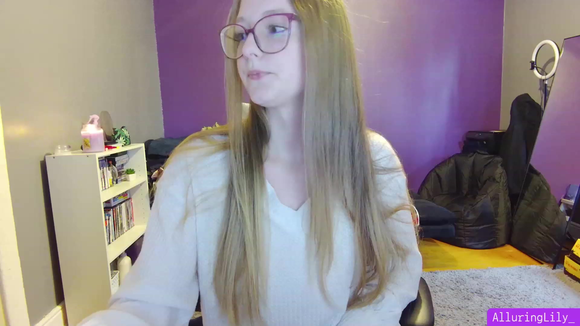 Gallery image thumbnail from AlluringLily_'s myfreecams stream on, 12/05/2023, 19:05 image 1 of 20