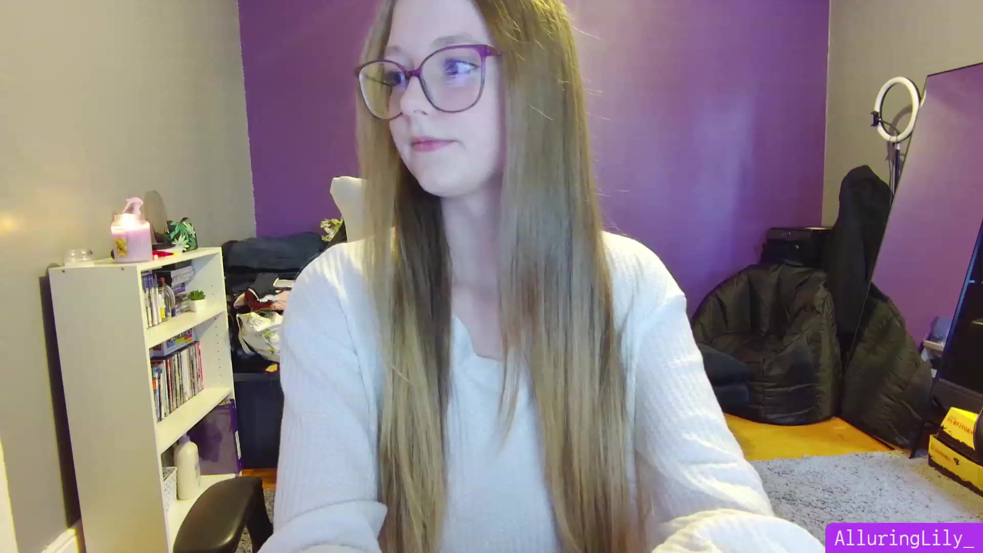 Gallery image thumbnail from AlluringLily_'s myfreecams stream on, 12/05/2023, 19:05 image 6 of 20