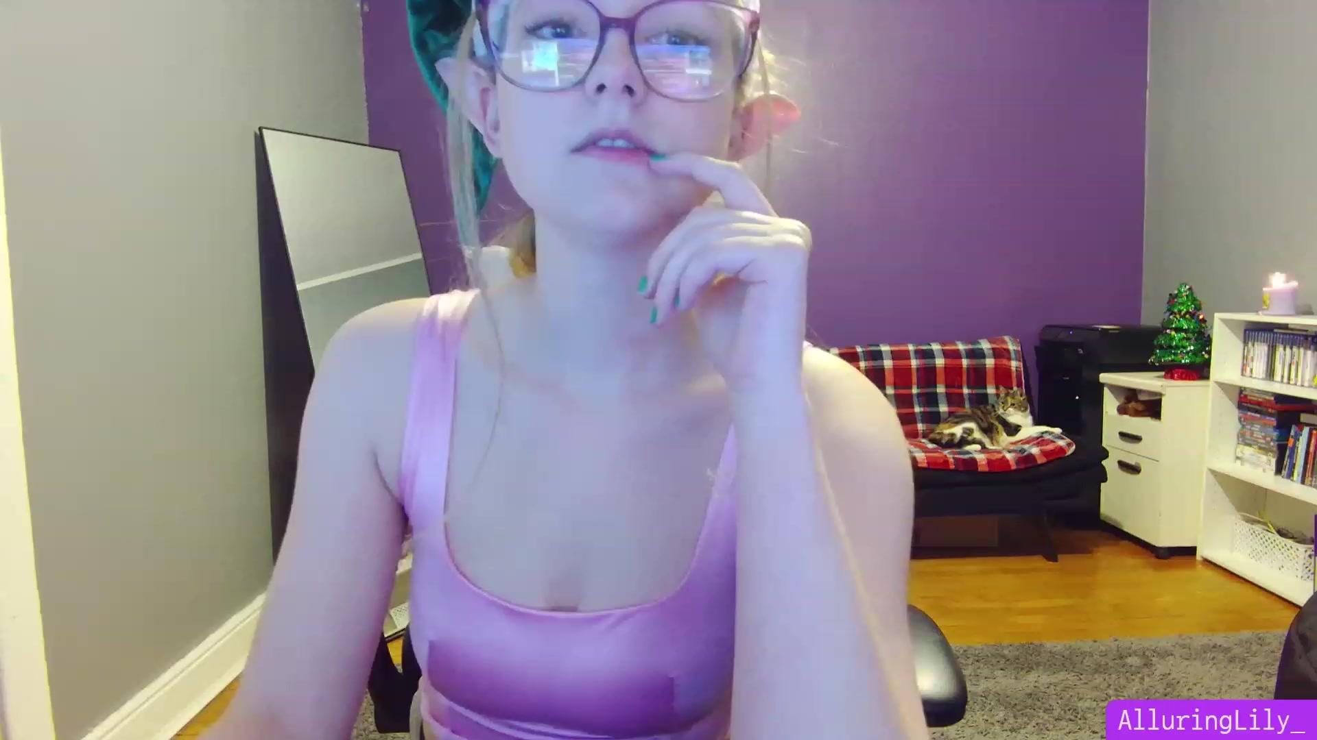 Gallery image thumbnail from AlluringLily_'s myfreecams stream on, 12/07/2023, 02:58 image 16 of 20