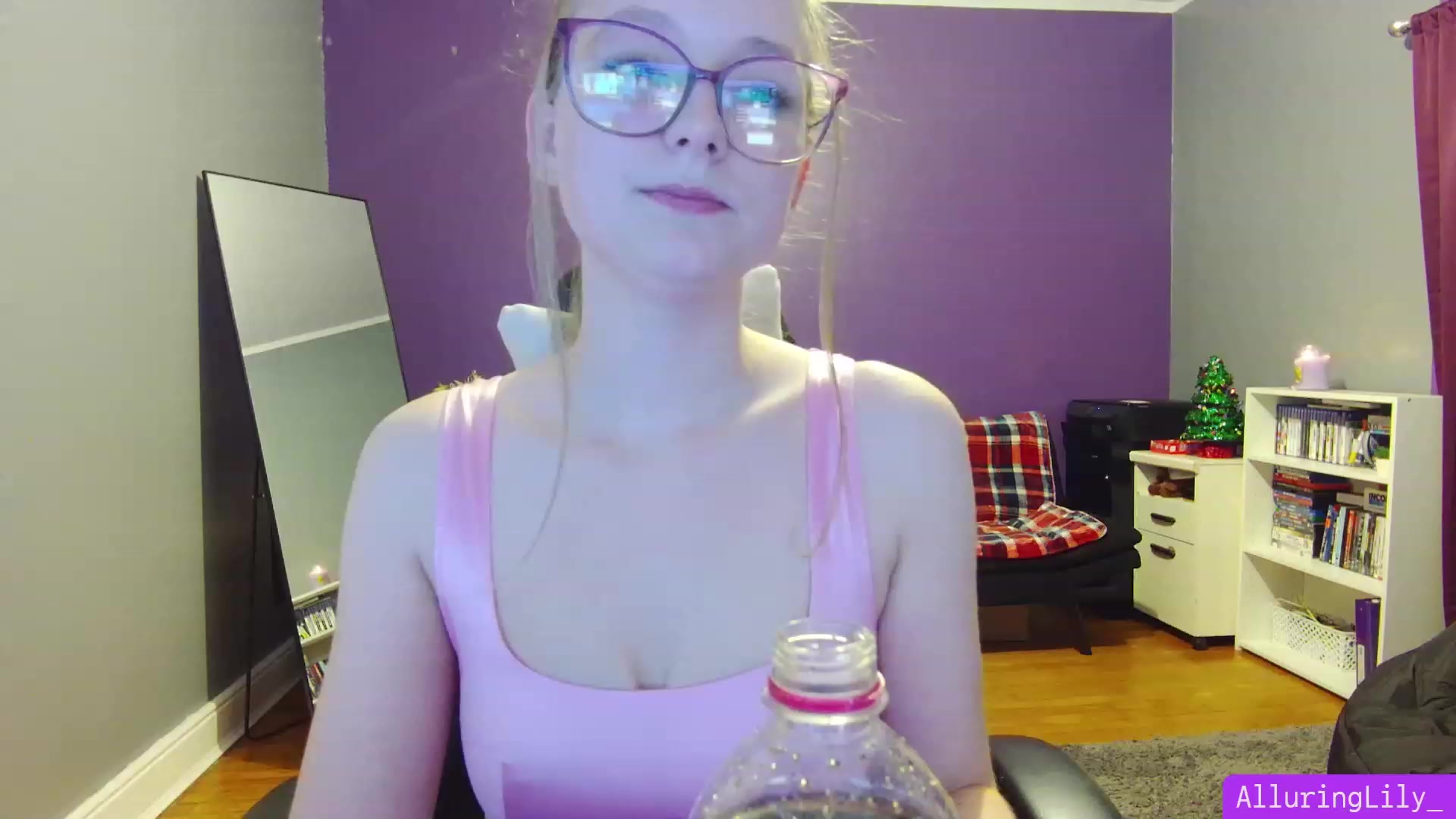Gallery image thumbnail from AlluringLily_'s myfreecams stream on, 12/07/2023, 02:58 image 4 of 20
