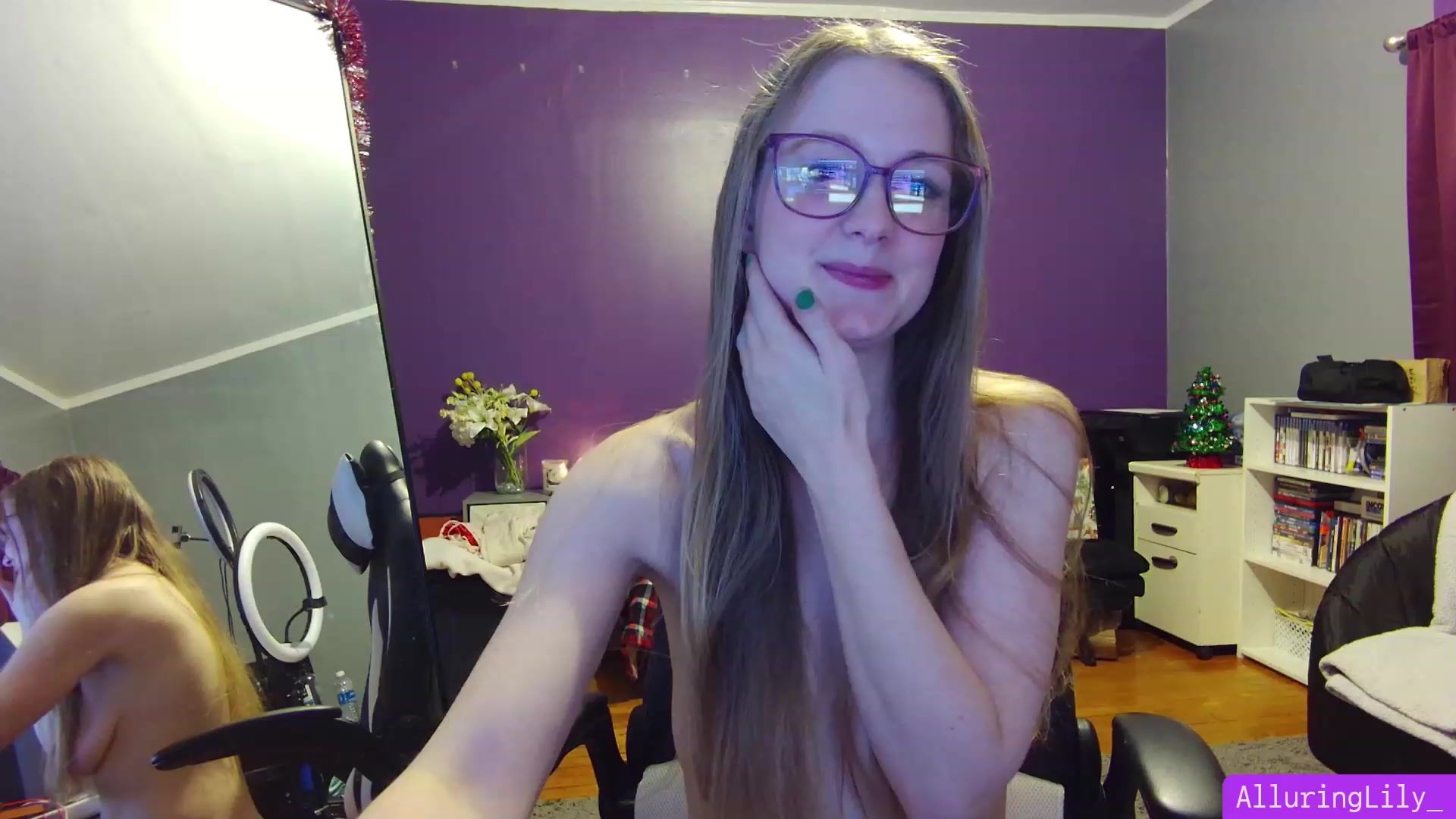 Gallery image thumbnail from AlluringLily_'s myfreecams stream on, 12/13/2023, 04:55 image 19 of 20