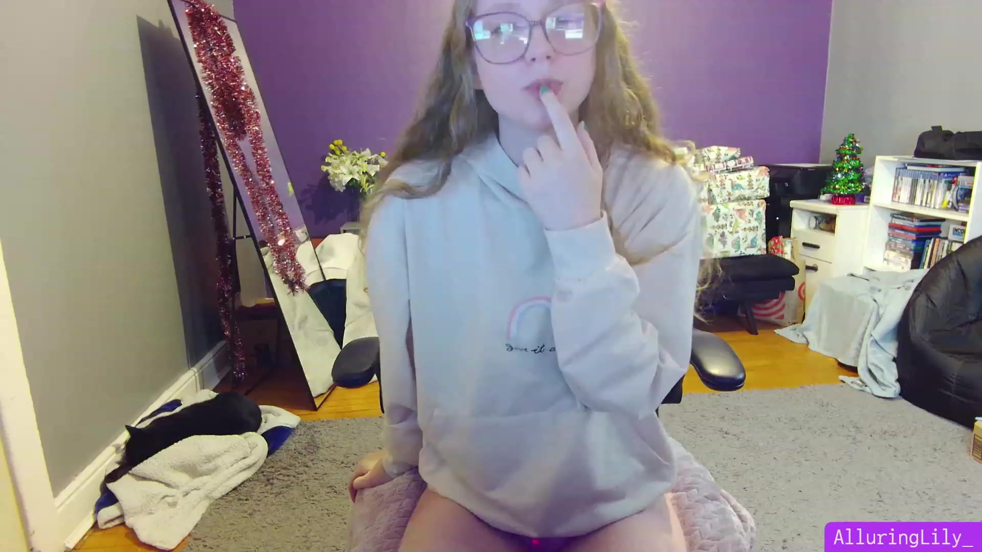 Gallery image thumbnail from AlluringLily_'s myfreecams stream on, 12/15/2023, 05:30 image 1 of 20