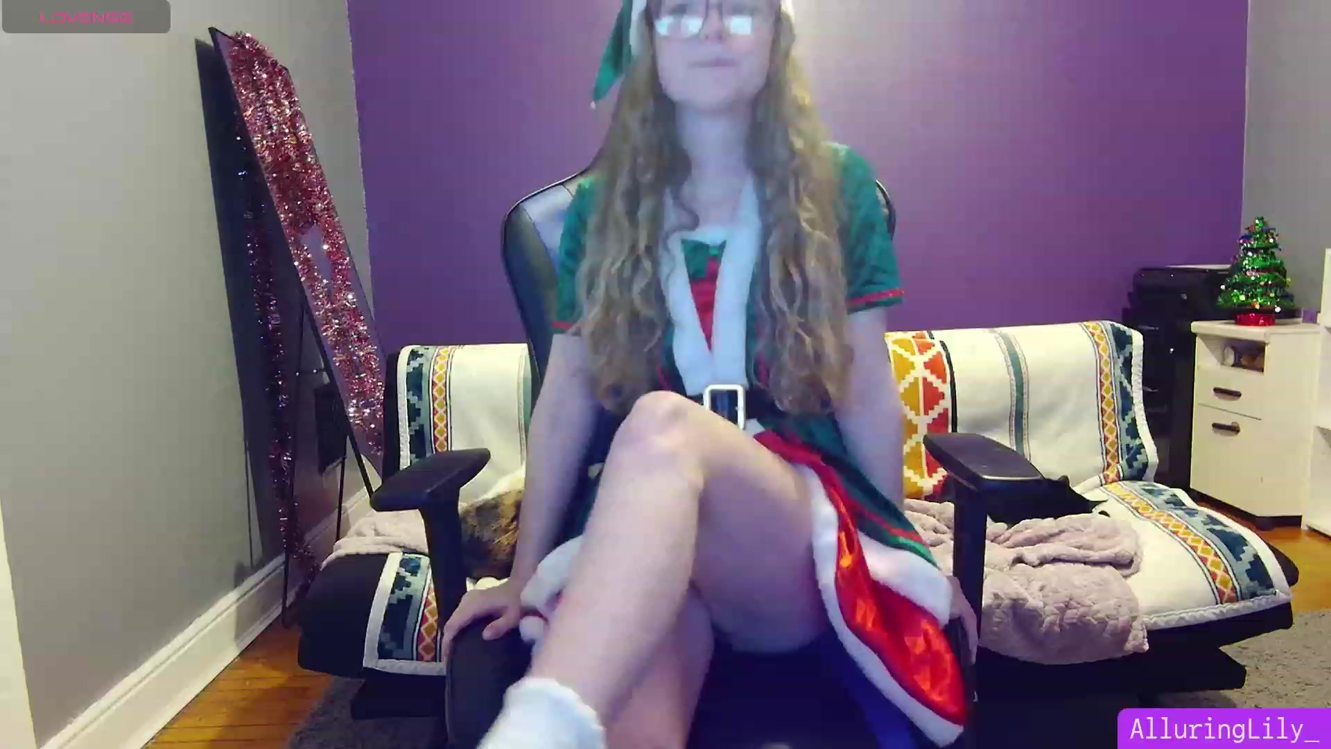 Gallery image thumbnail from AlluringLily_'s myfreecams stream on, 12/25/2023, 05:34 image 8 of 20