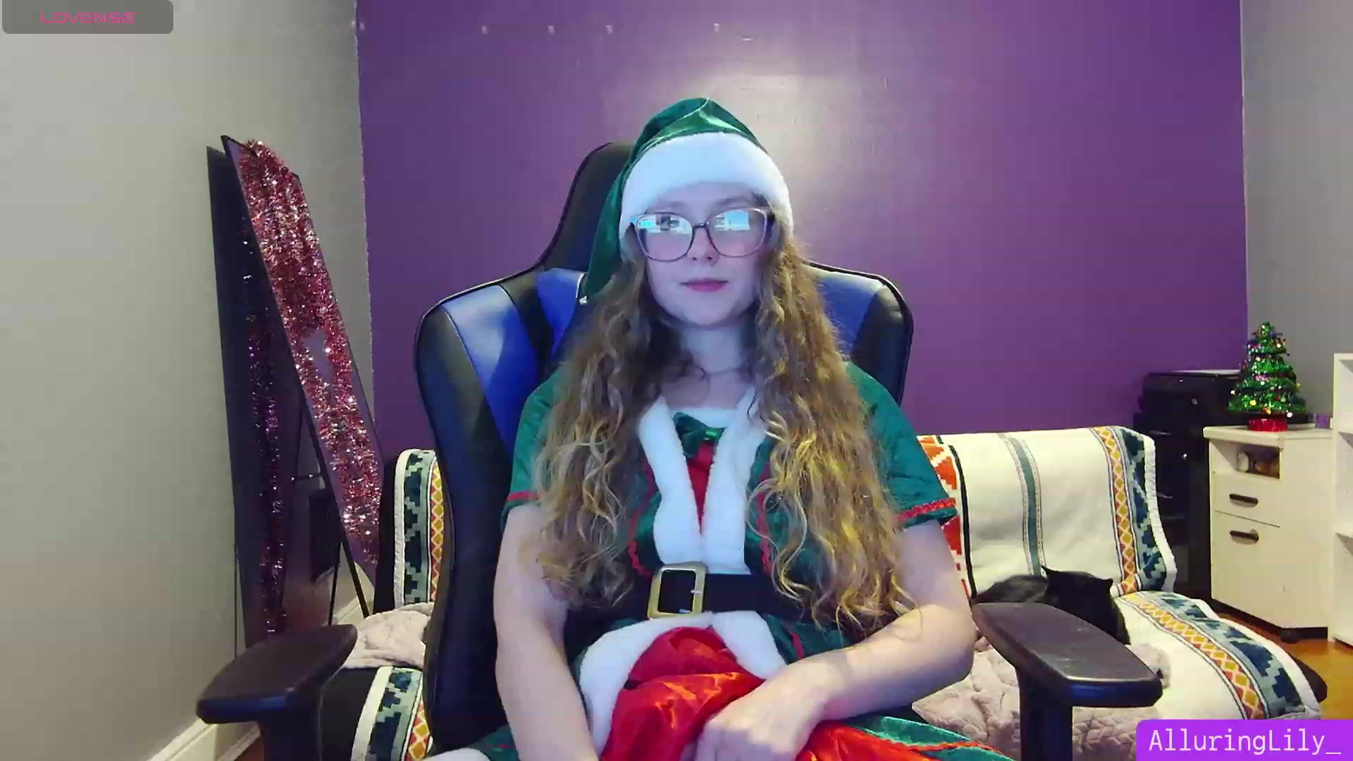 Gallery image thumbnail from AlluringLily_'s myfreecams stream on, 12/25/2023, 06:45 image 5 of 20
