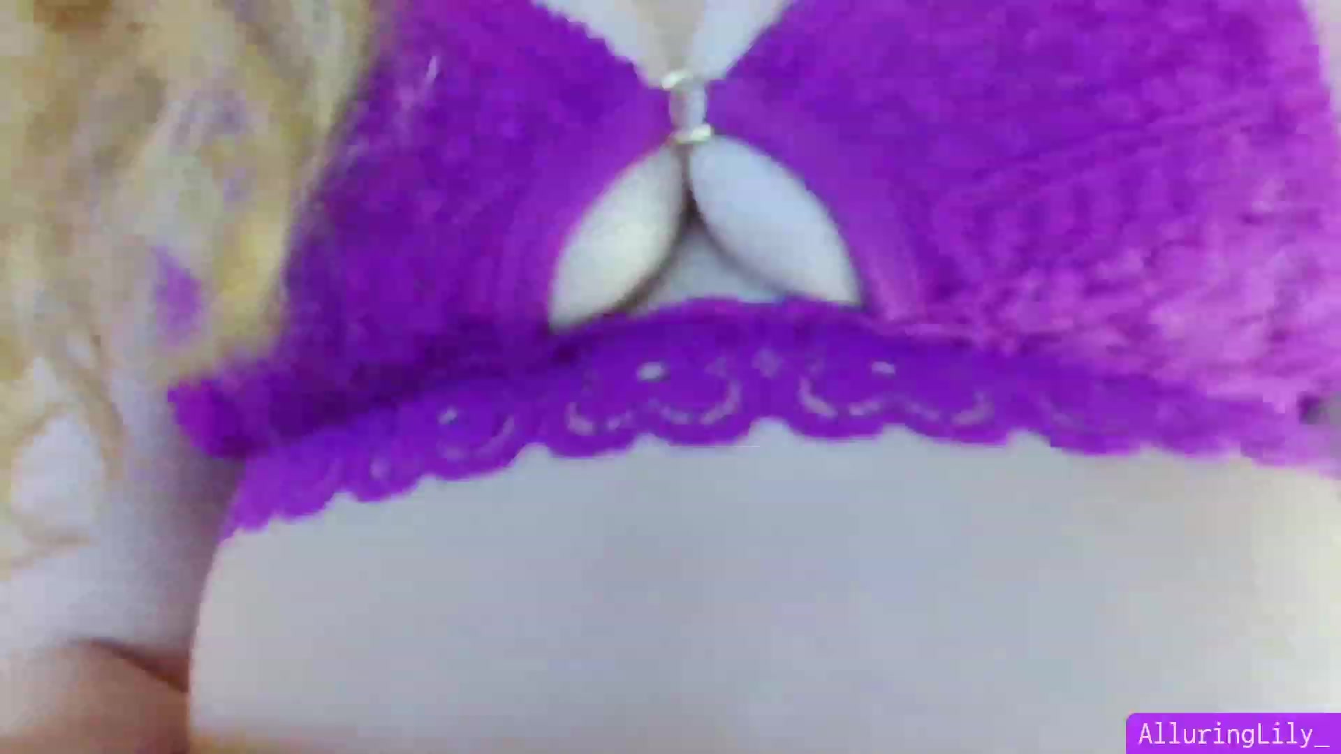 Gallery image thumbnail from AlluringLily_'s myfreecams stream on, 12/31/2023, 04:00 image 1 of 20