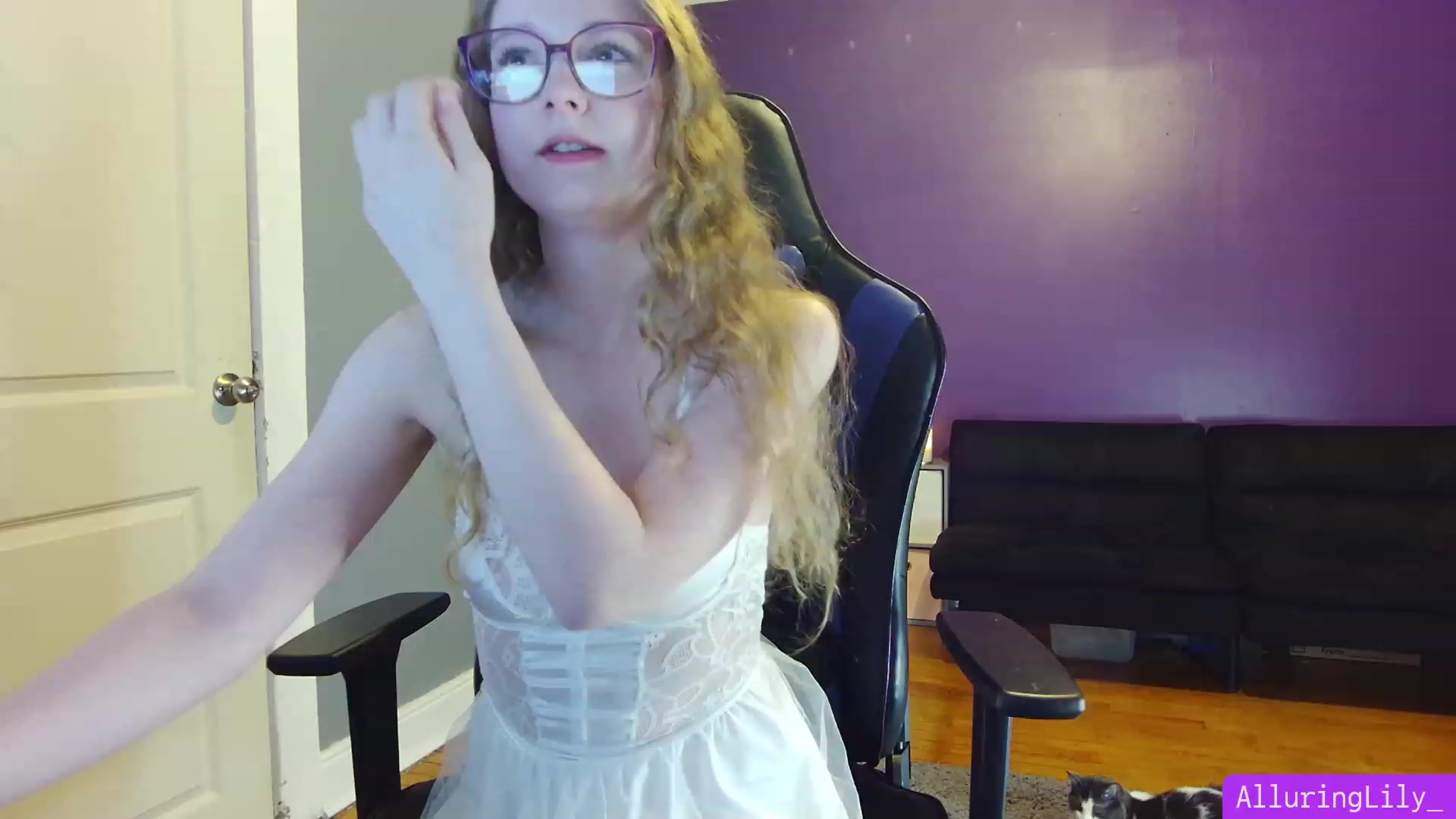 Gallery image thumbnail from AlluringLily_'s myfreecams stream on, 02/04/2024, 04:37 image 1 of 20