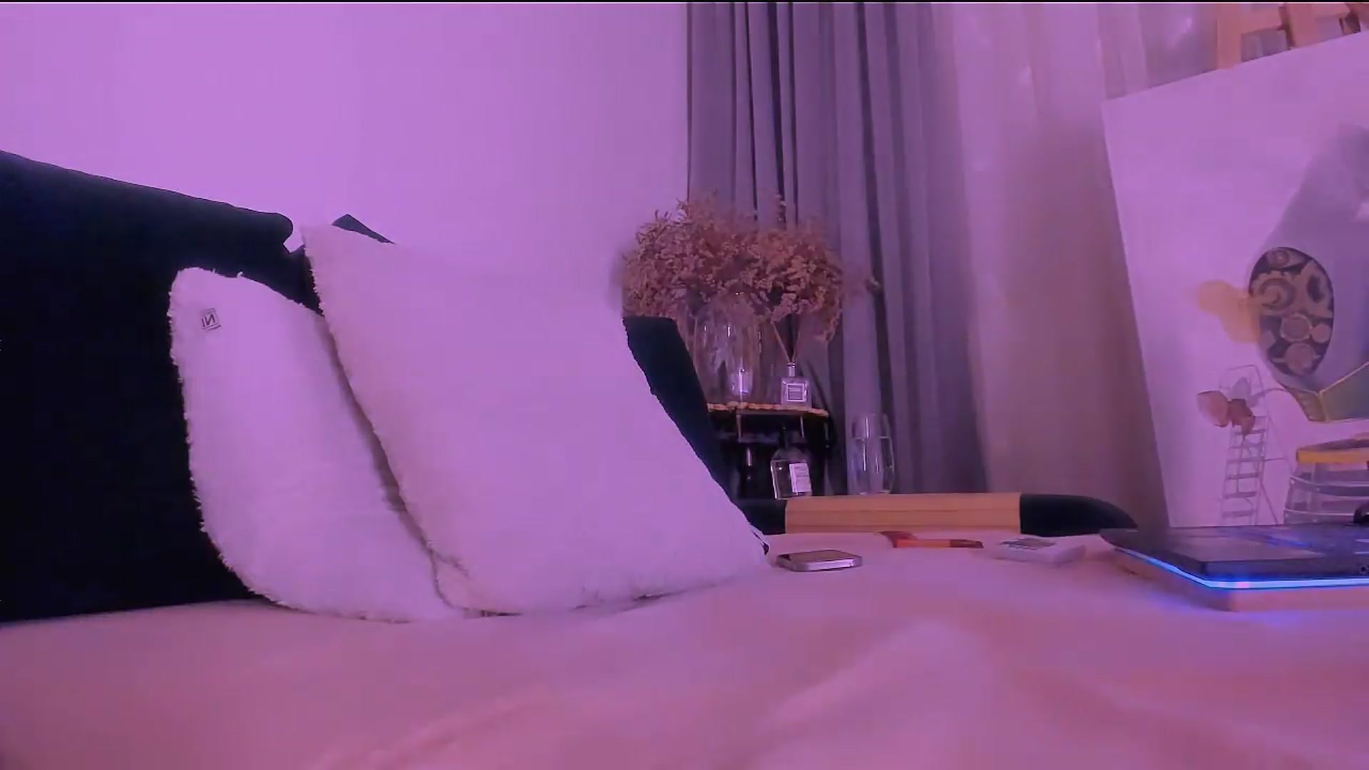 Gallery image thumbnail from Alluring_'s myfreecams stream on, 08/02/2026, 20:11 image 4 of 20