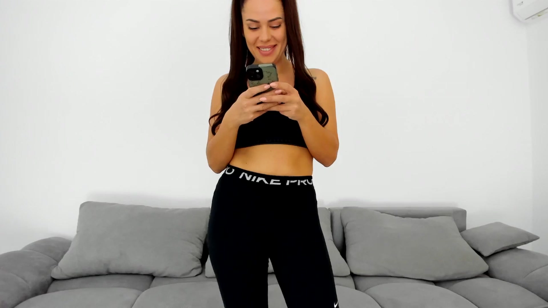 Gallery image thumbnail from Ally1111's myfreecams stream on, 04/21/2025, 20:15 image 9 of 20