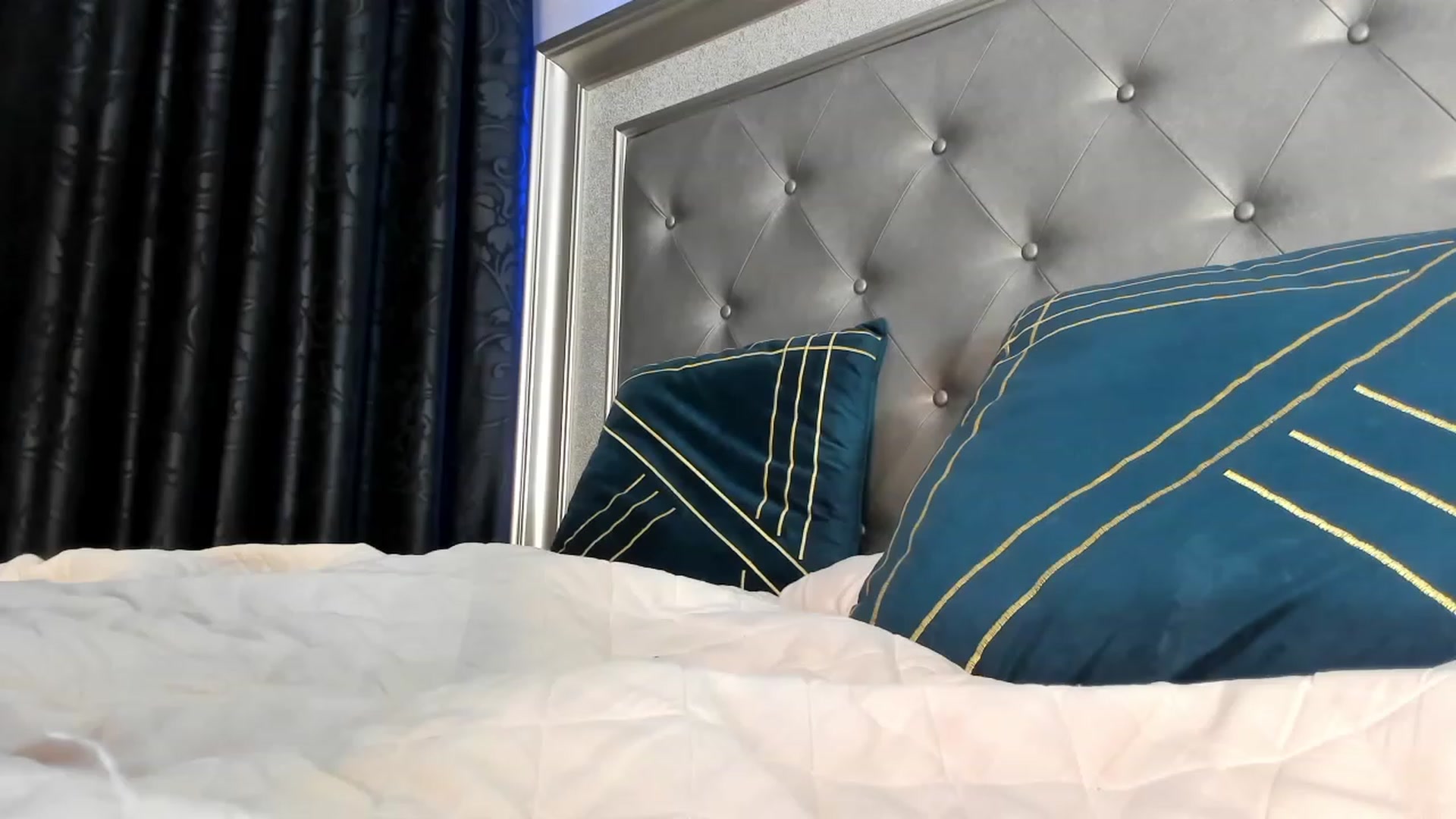 Gallery image thumbnail from AllyPinkLips's myfreecams stream on, 02/05/2023, 24:17 image 2 of 20