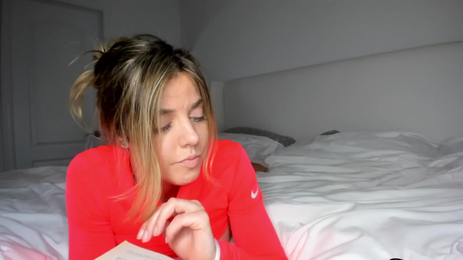 Gallery image thumbnail from AllysAuvri's myfreecams stream on, 12/17/2024, 18:52 image 19 of 20