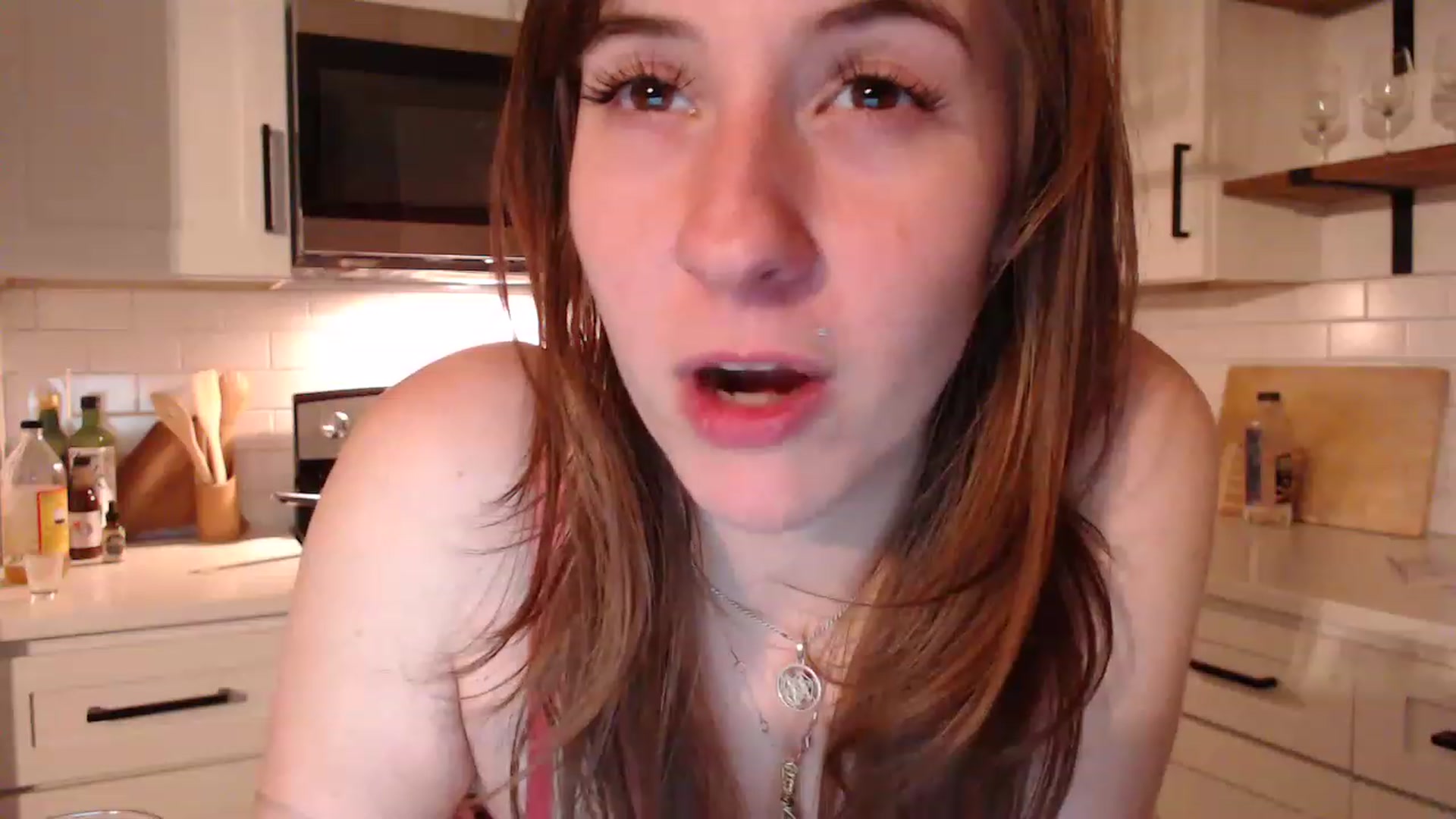 Gallery image thumbnail from AllysaAmour's myfreecams stream on, 12/19/2022, 05:46 image 15 of 20